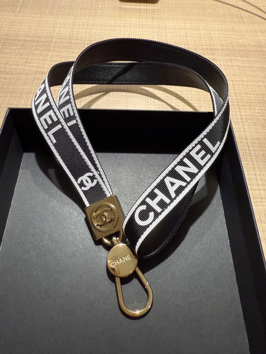 샤* 25P  로고 스트랩 AAA911