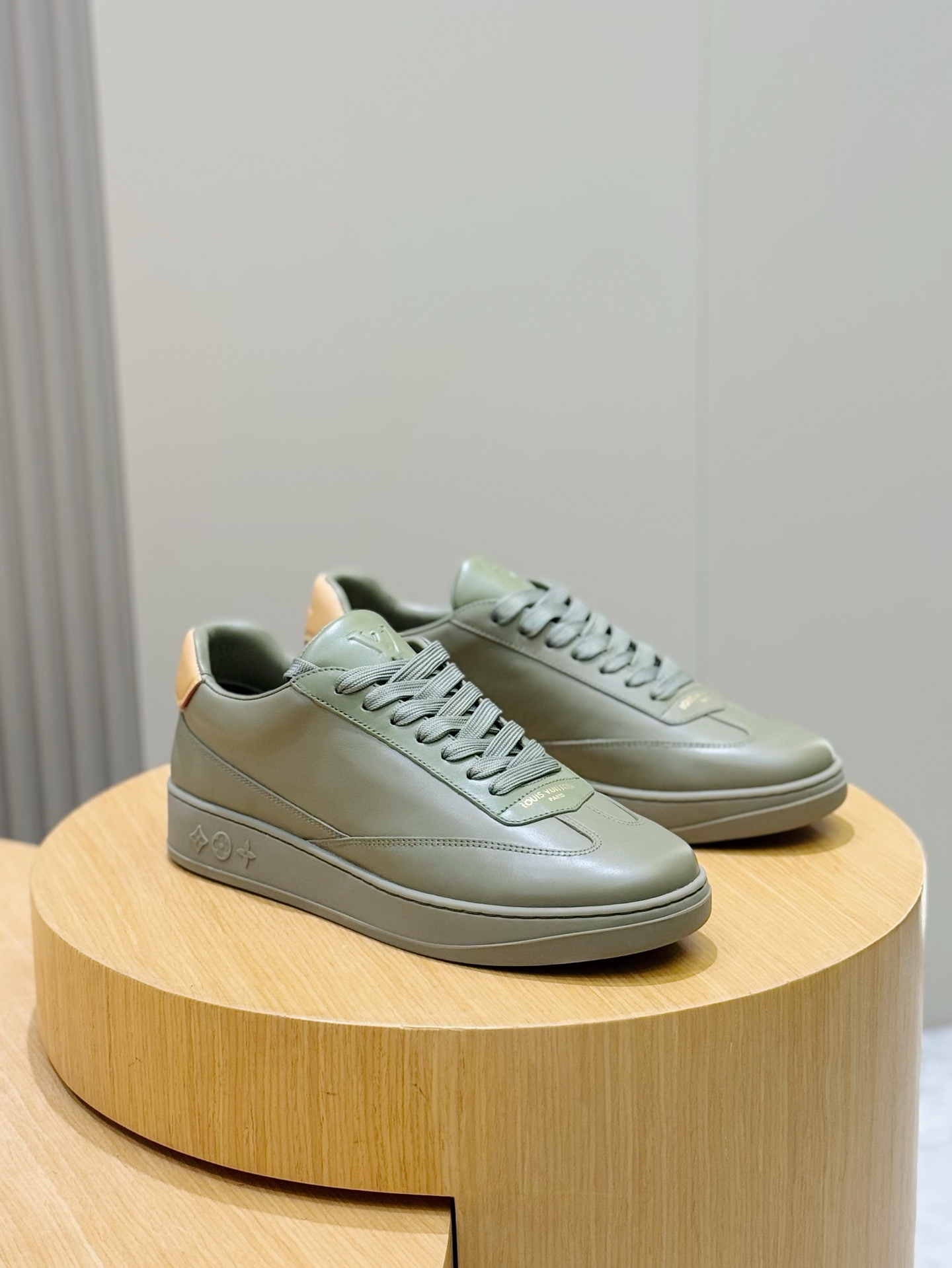 1AJA75 LV Flash Sneaker