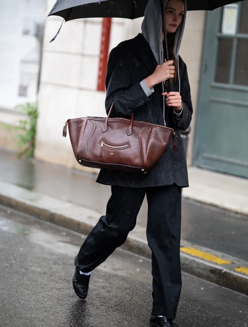 셀린느 25FW 스마일링 레더 토트 뉴러기지 백 16×22×36cm