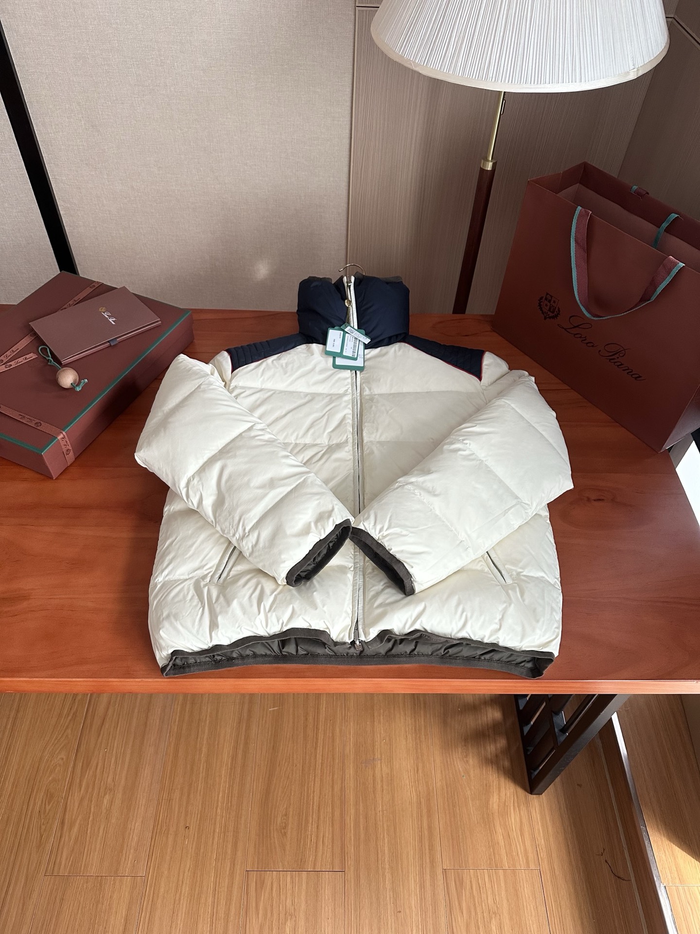 로로피아나 아이보리 카키 구스 다운 자켓