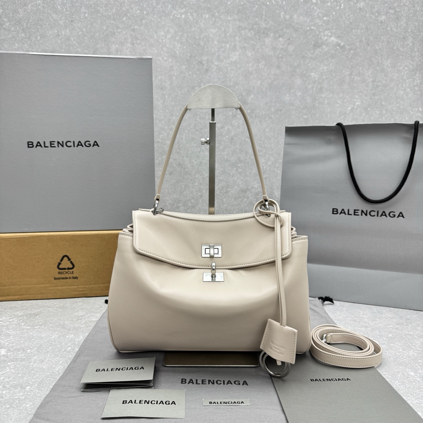 발렌시아가 rodeo 스몰 사이즈 28.9x20x9.9cm