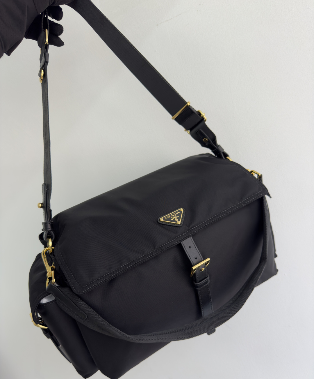 프라다 25FW 익스플로어 라지 리나일론 숄더백  1BD391 37.5*19*12cm