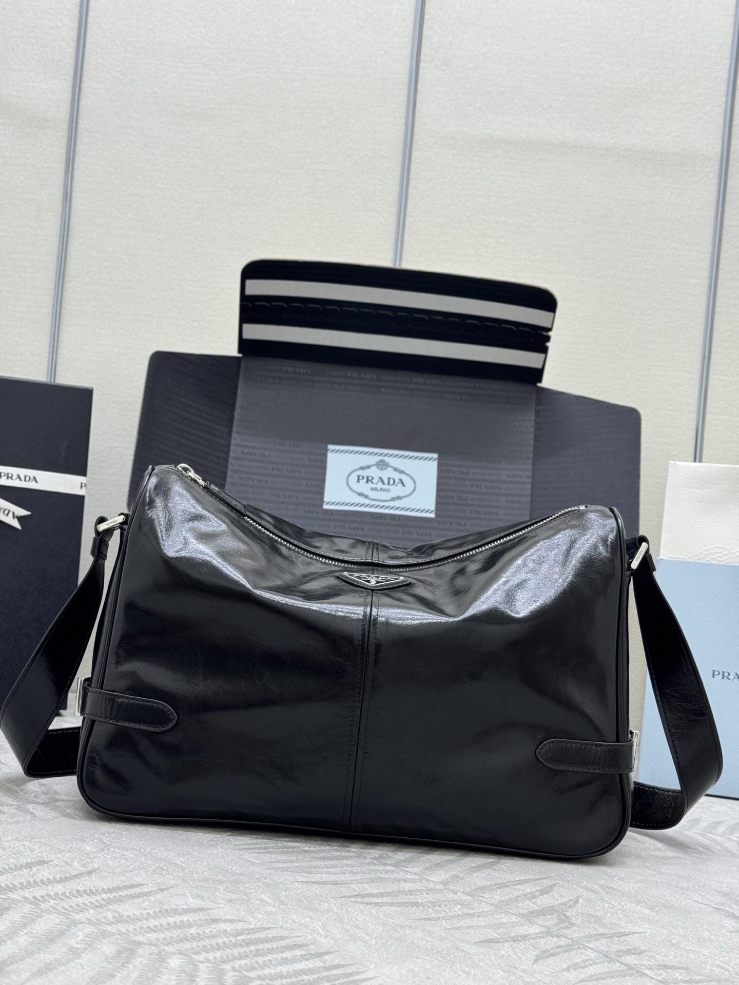 프라다 국내배송 프라다  숄더백 2VH187  35x22x12cm