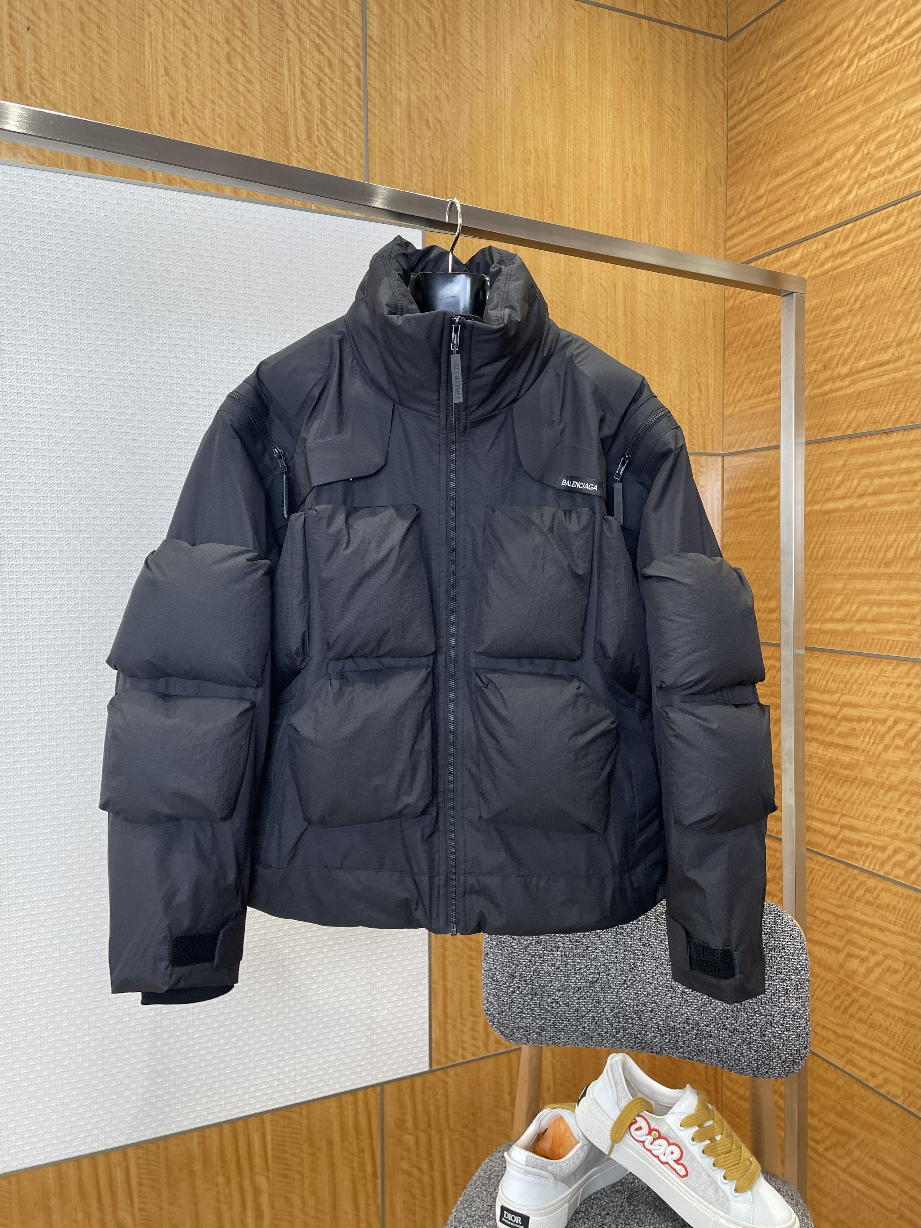 발렌시아가 1855 구스다운 멀티포켓 패딩자켓