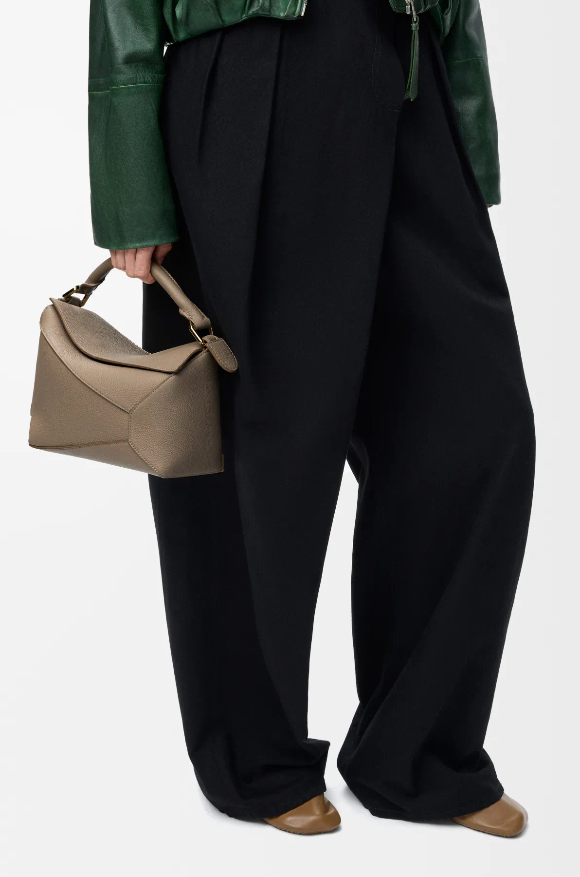 로에베 스몰 퍼즐 가방 샤이니 카프스킨   24*10.5*16.5cm