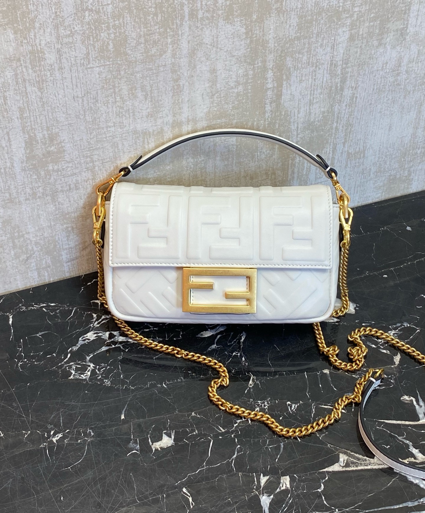 펜디 바게트®  FF 미니  백 4X19X 11.5 cm