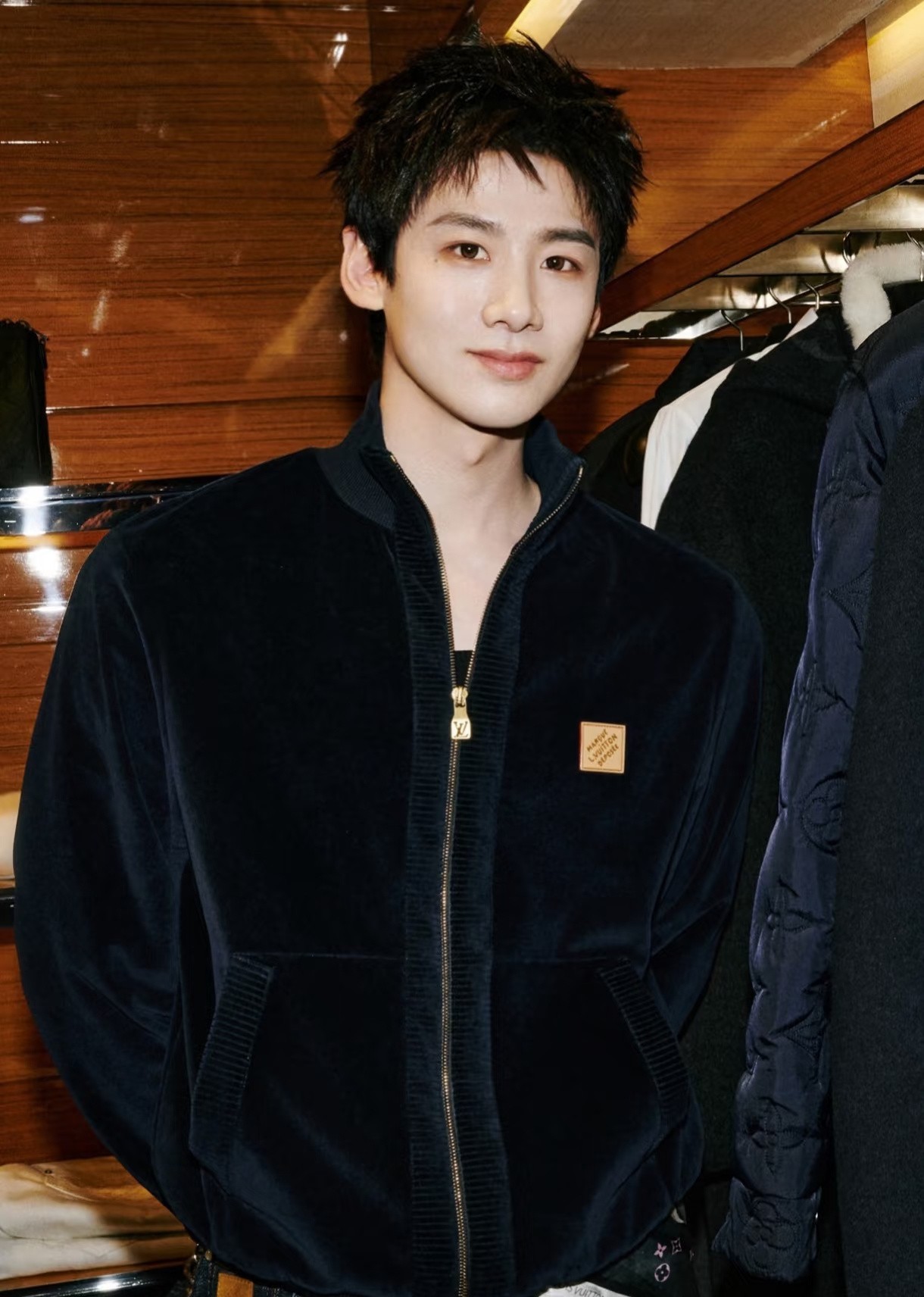 1AJCCD 시크 벨벳 트랙 톱