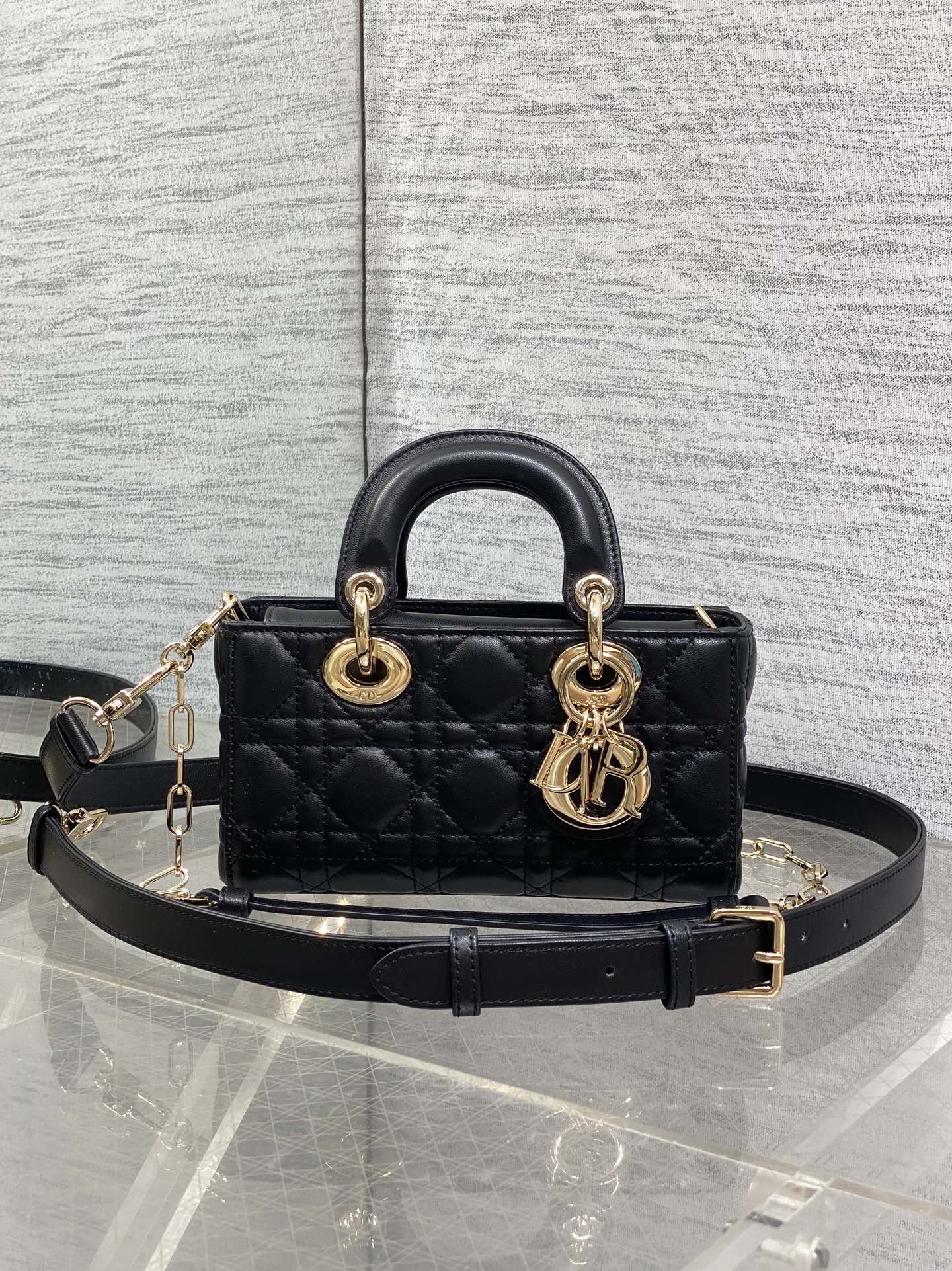 디올 레이디 디조이백 mini  19*5.5*10.5cm