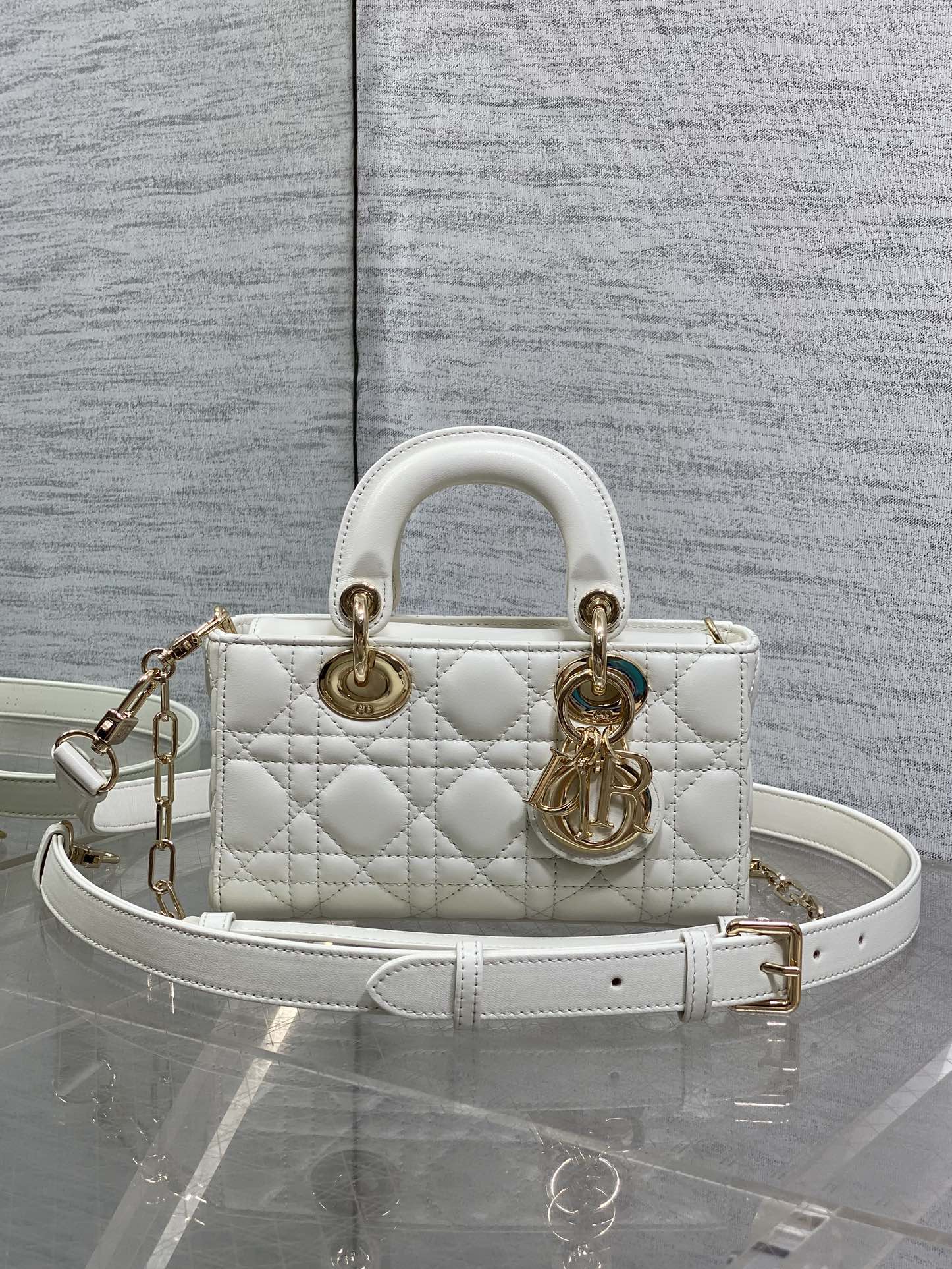 디올 레이디 디조이백 mini  19*5.5*10.5cm