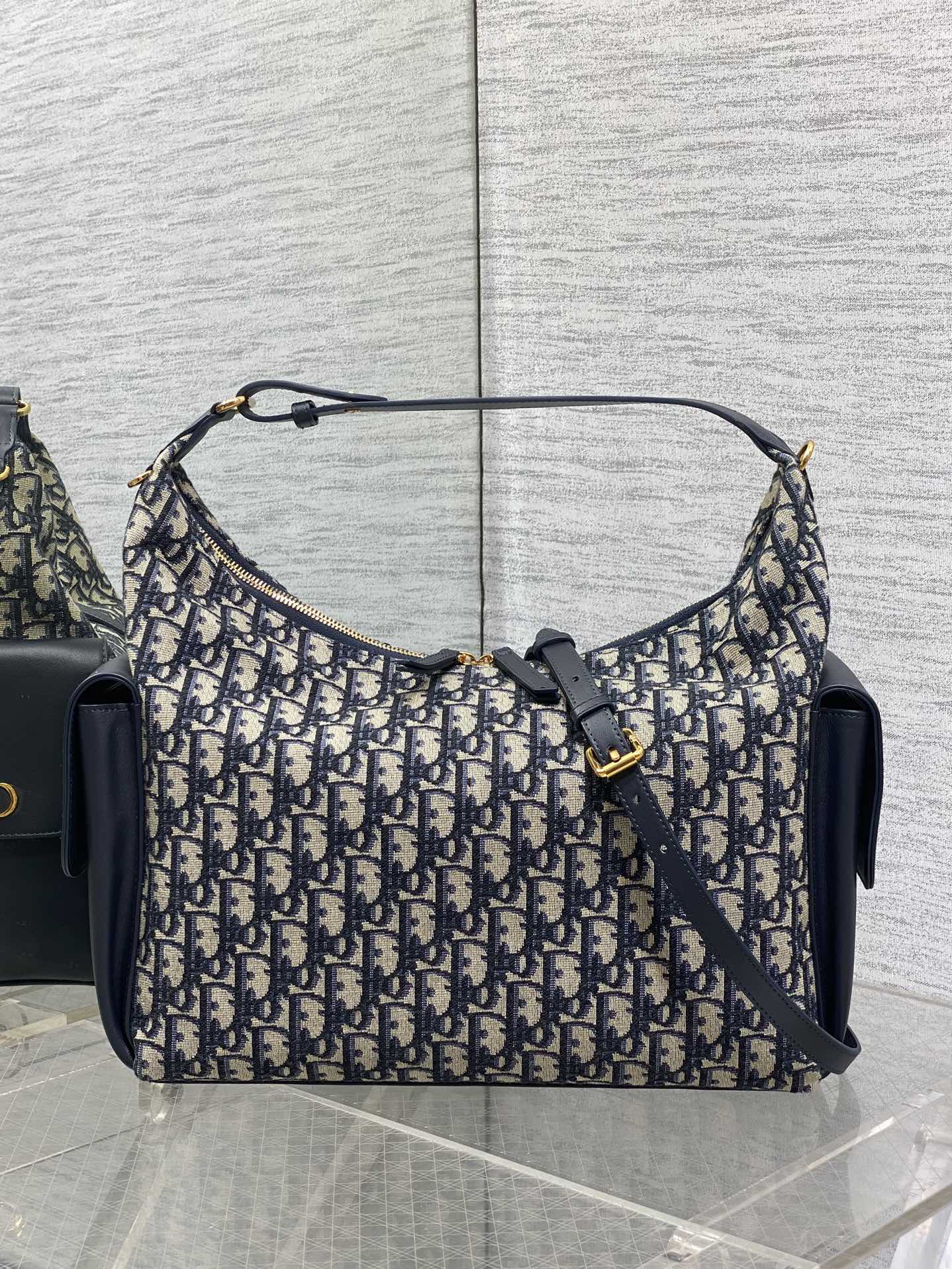 디올 D-Dream 라지 백  M6322UUV  33*20*11cm