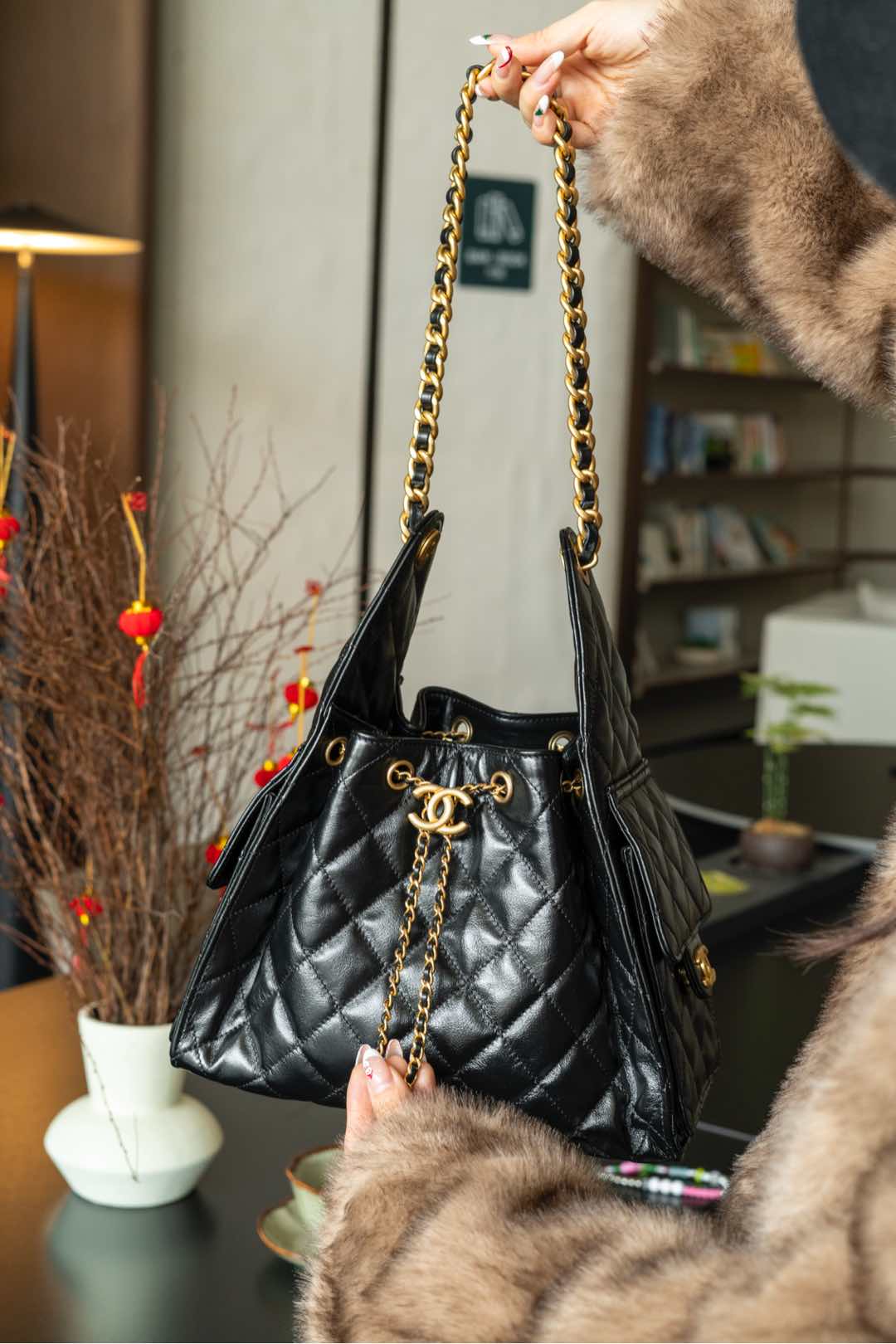 샤* 스몰 스웨이드 메탈릭 카프스킨 AS5293  30x26x14cm