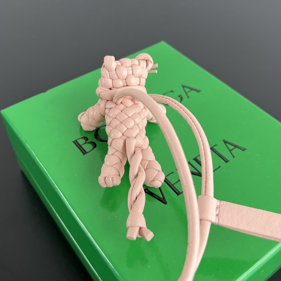 보테가 베네타의 여전한 동물 사랑 '동물 참' 컬렉션