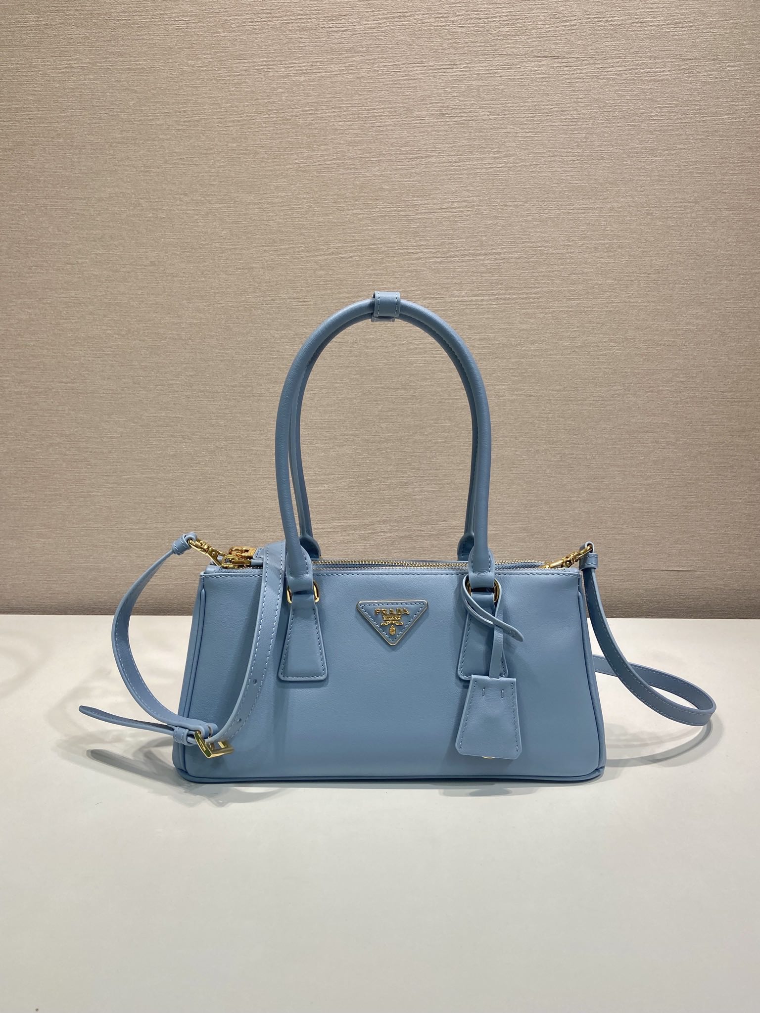 프라다 카멜 가죽 숄더백 1BA457  28x14x10.5cm