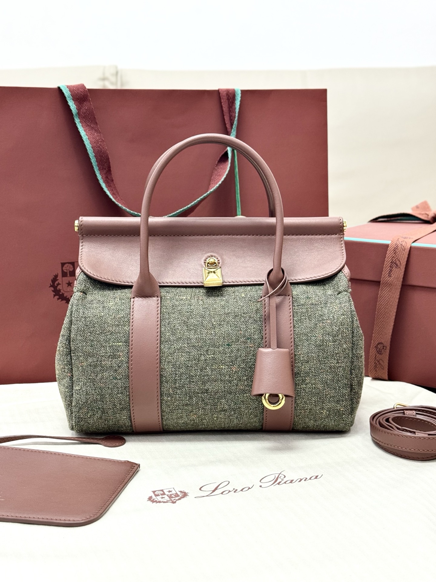 로로피아나 룸 백 L25 FAP6560   25×18×12.5cm