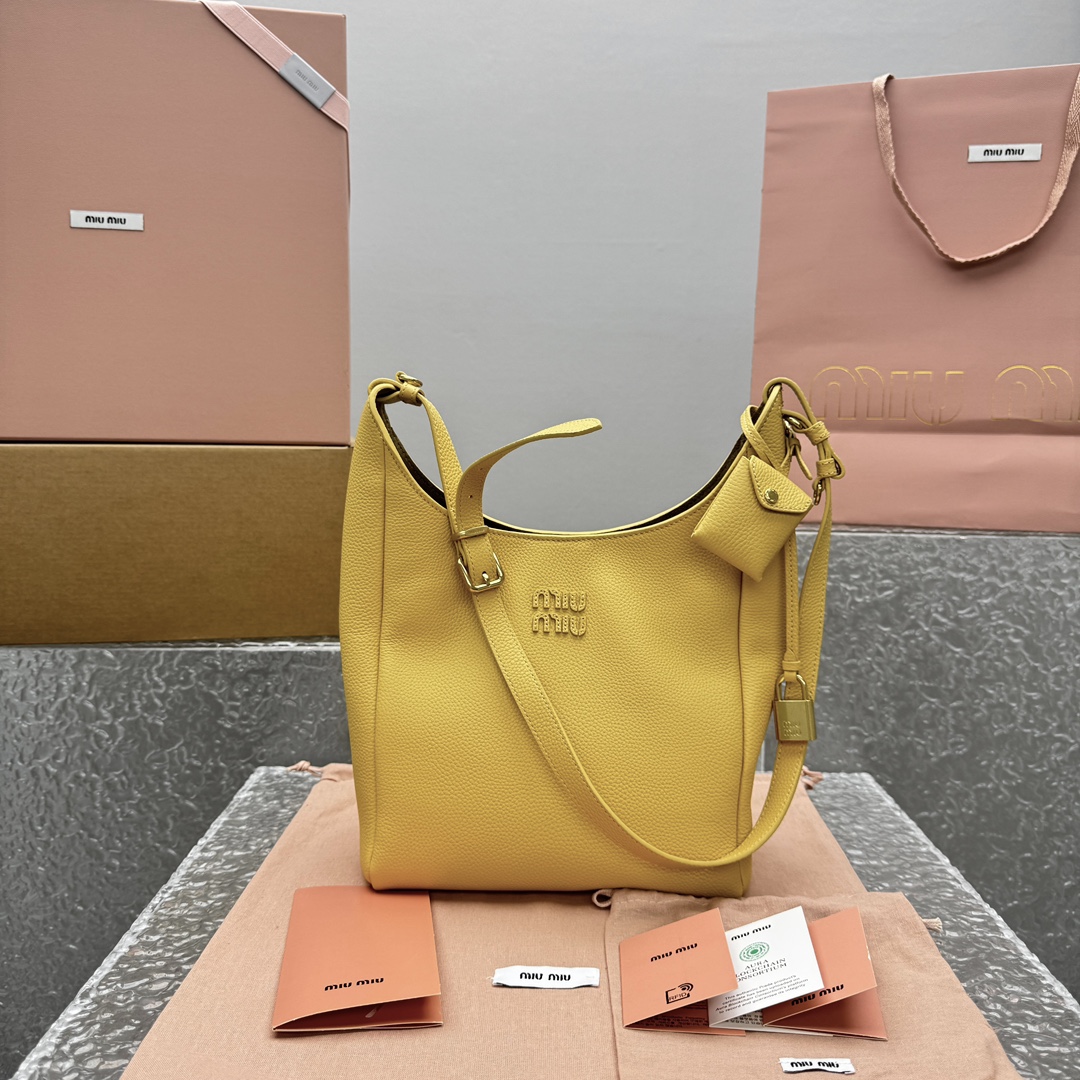 미우미우 가죽 버킷 백 5BE098   23x  12x32cm