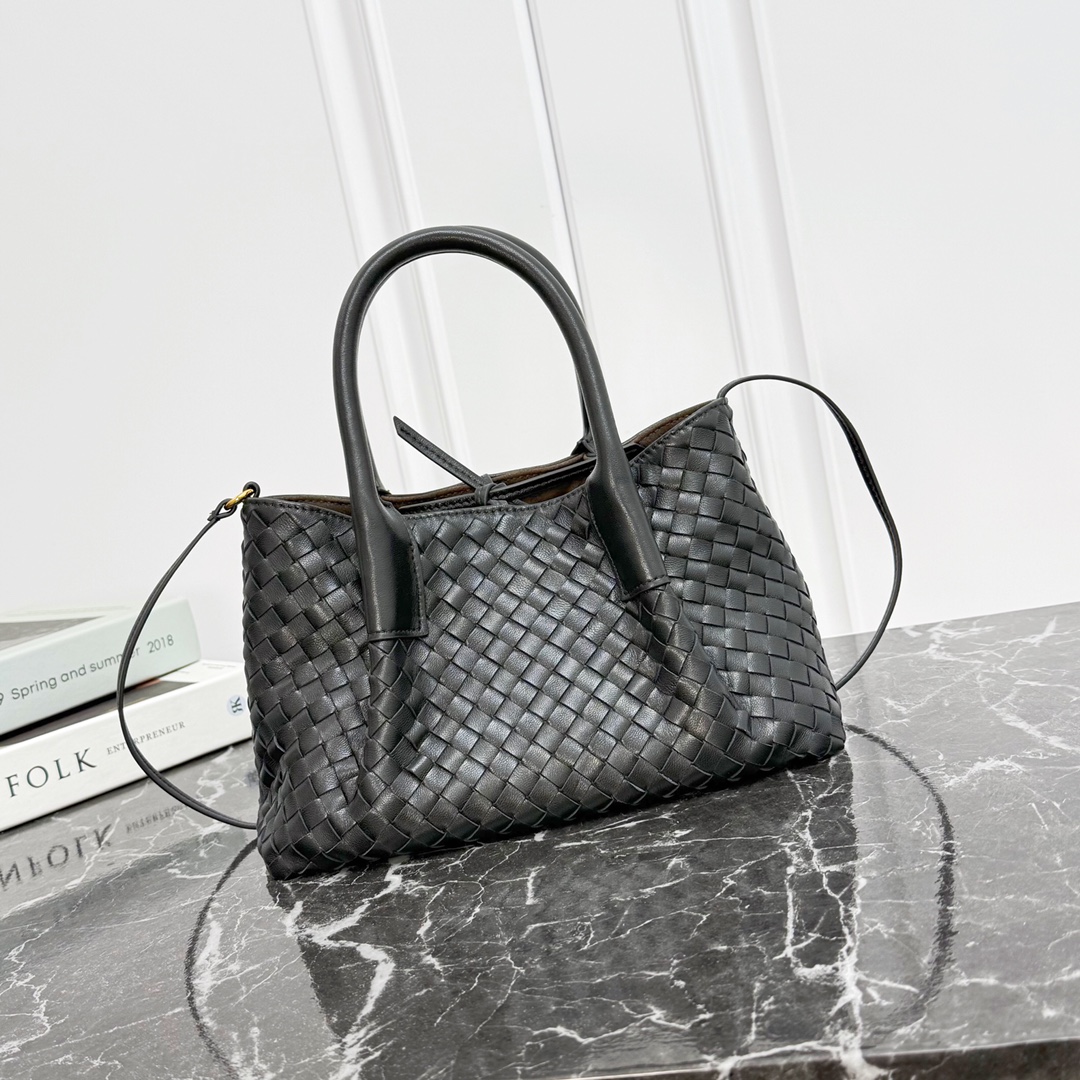 25FW 보테가베네타 스몰 피나코테카 폰단트 835881  24*15*12CM