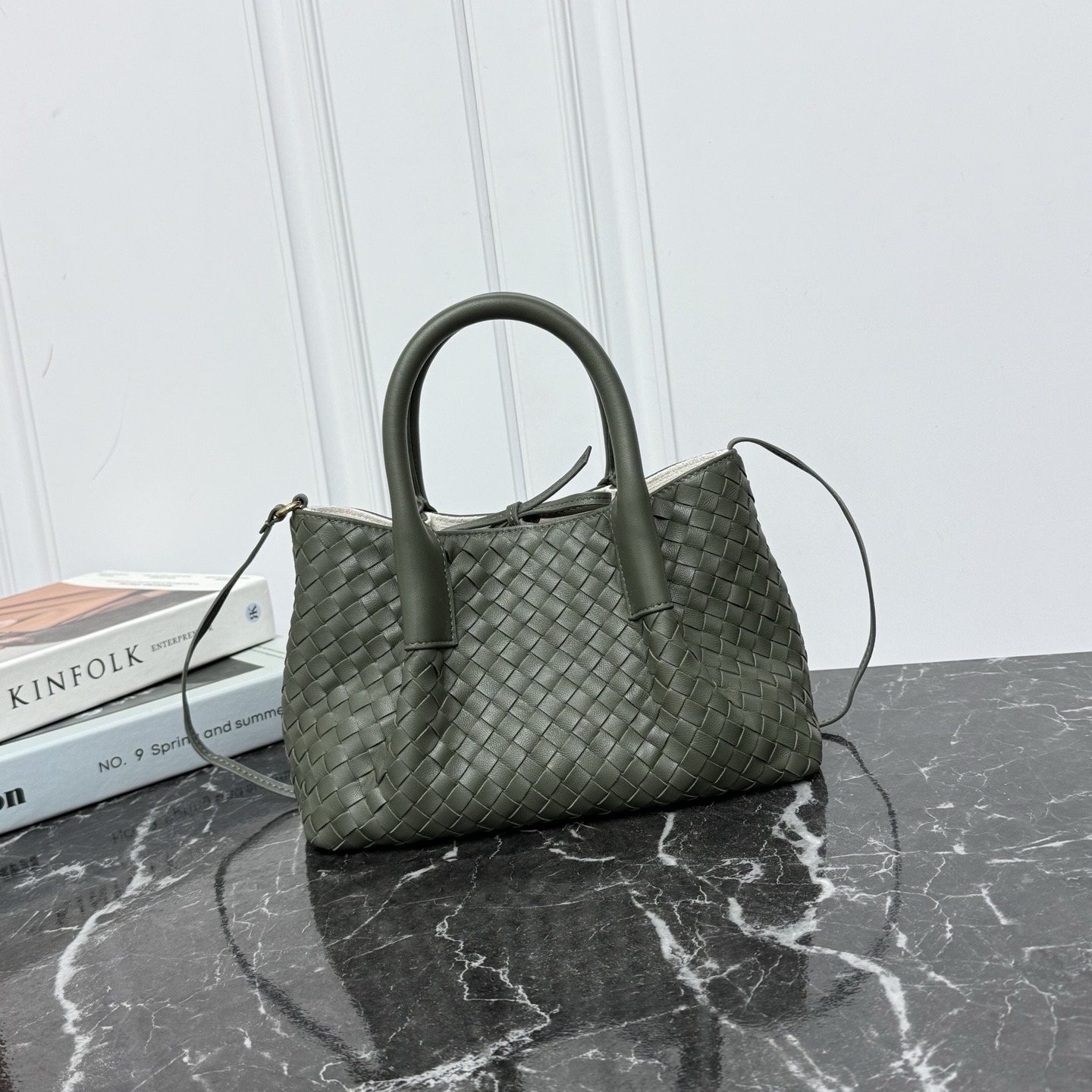 25FW 보테가베네타 스몰 피나코테카 폰단트 835881  24*15*12CM