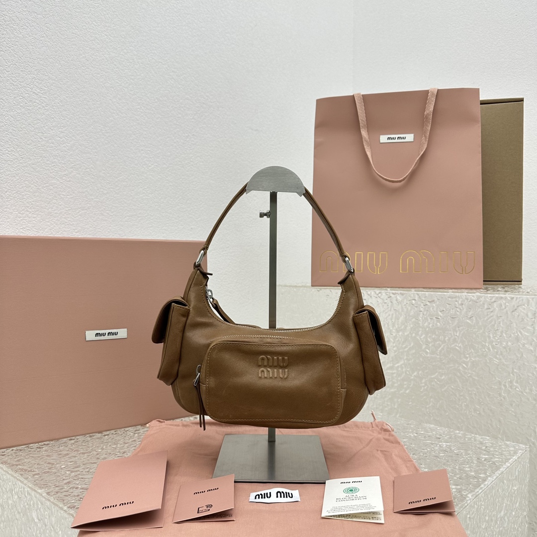 MIUMIU 미우미우 포켓 백 5BC146  21x6 X  12cm