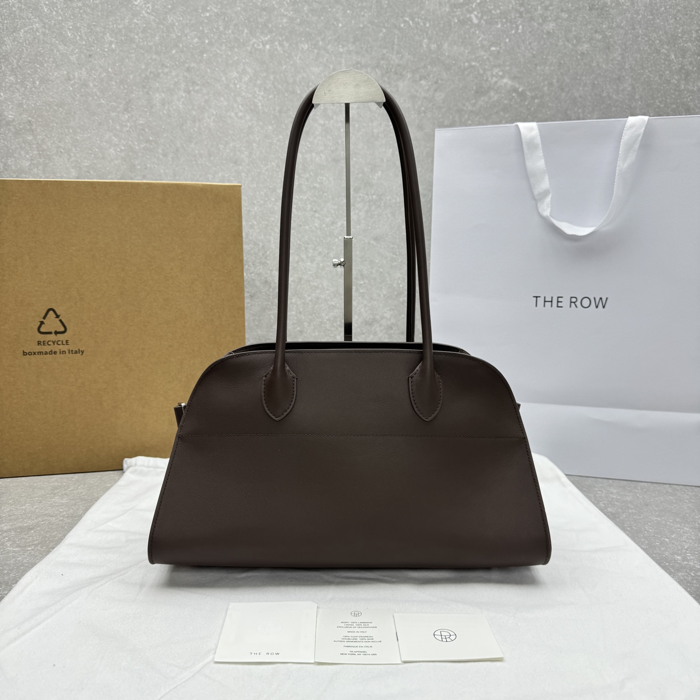 THE  ROW Margaux EW Shoulder 12  가죽 백  38x18x23cm
