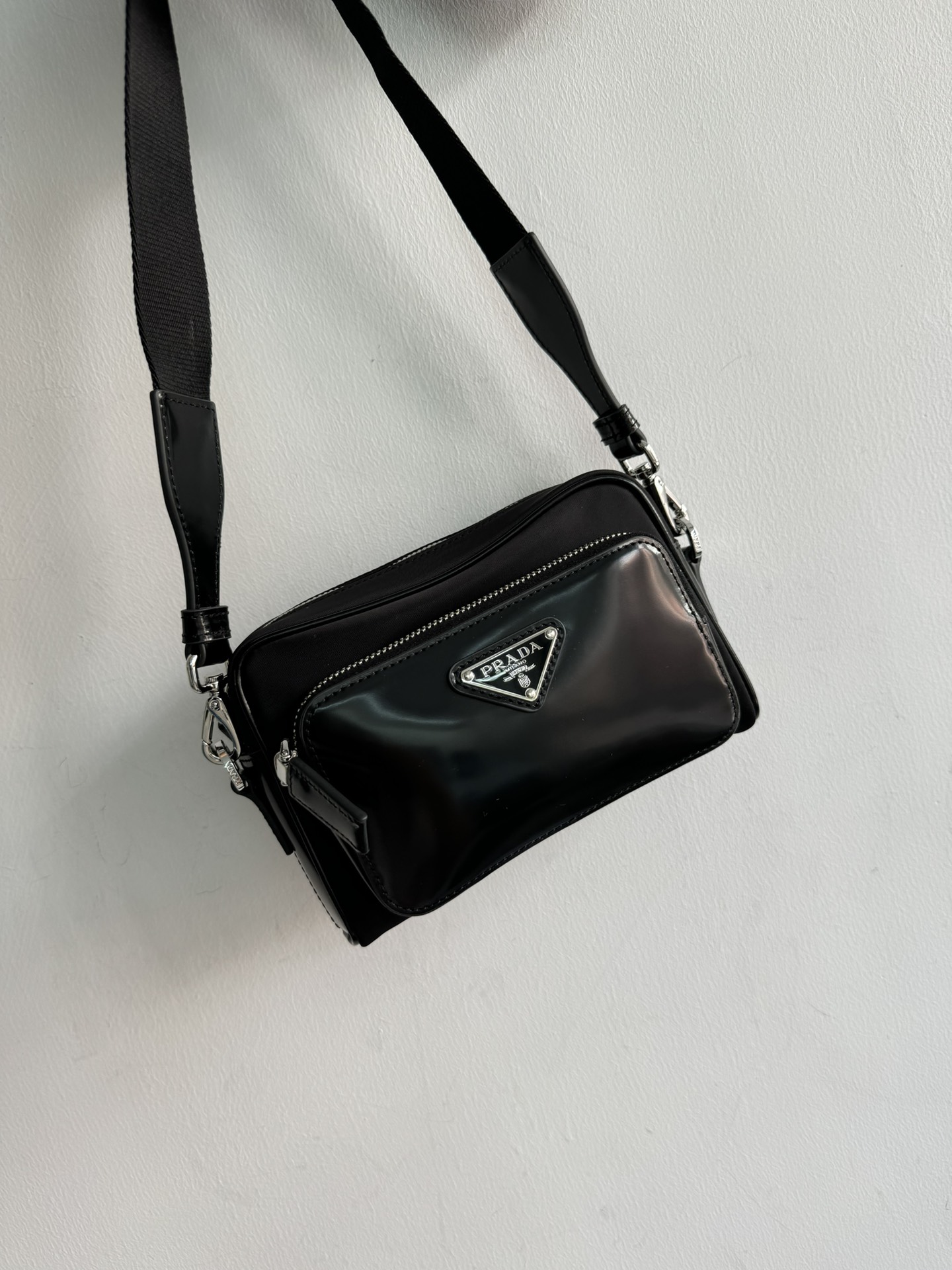 프라다  리나일론 사피아노 크로스백 2VH172  18x11.5x5cm