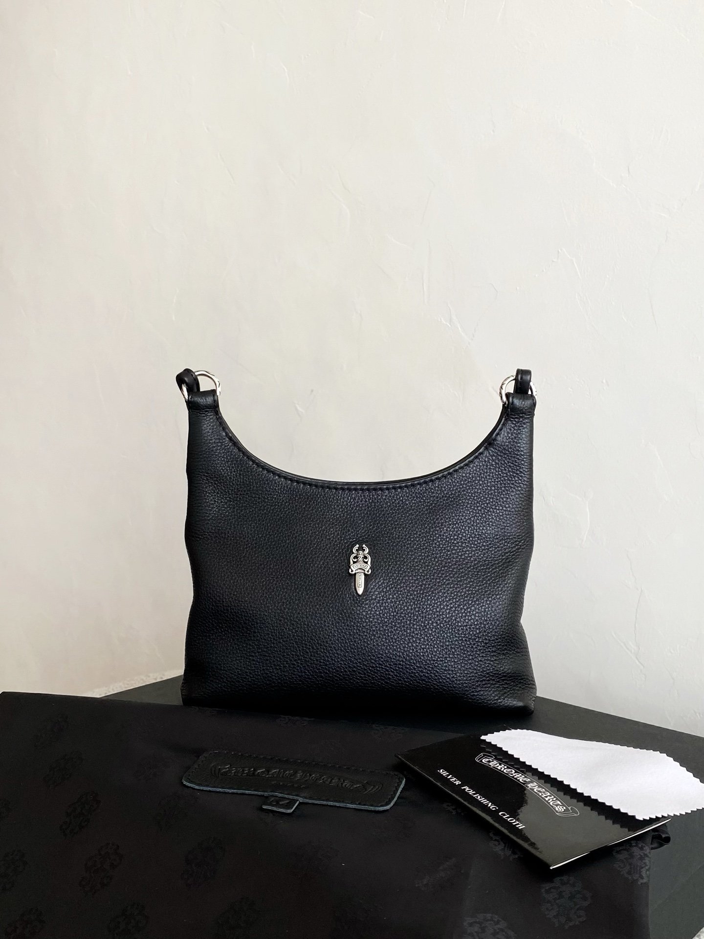 Chrome Hearts Viv Dagger Shoulder Bag  21×20×5.5cm