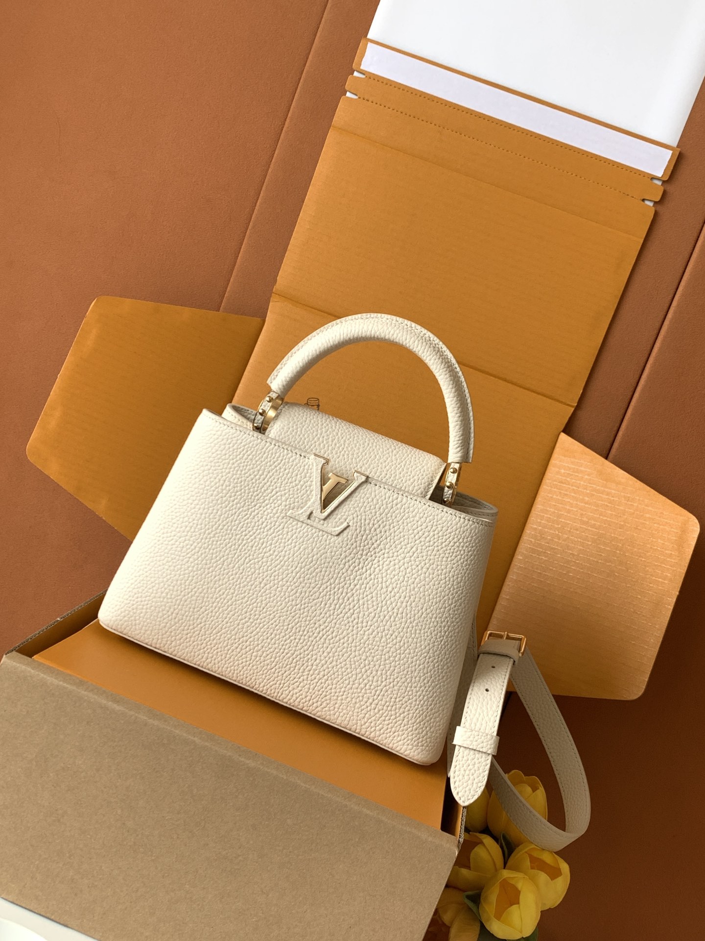 M24728 카퓌신 BB  27 x 17.3 x 9 cm