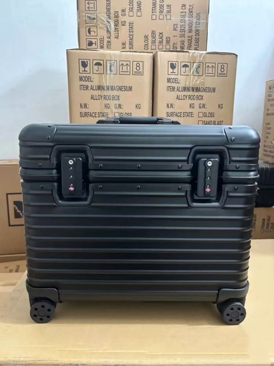 리모와 토파즈 파일럿 트롤리 캐리어 42 X 50 X 23cm