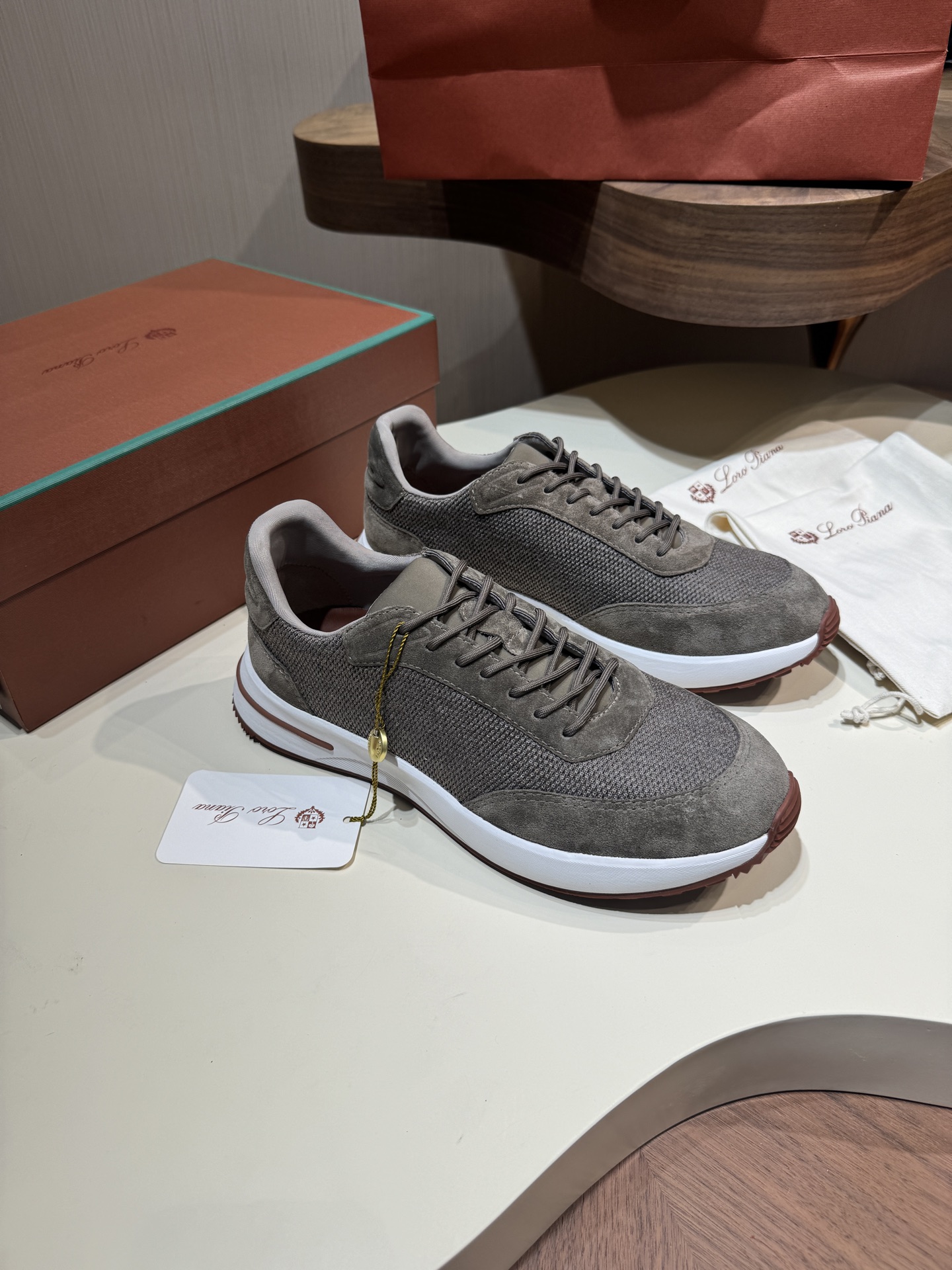 로로 피아나 위켄드 워크 스니커즈