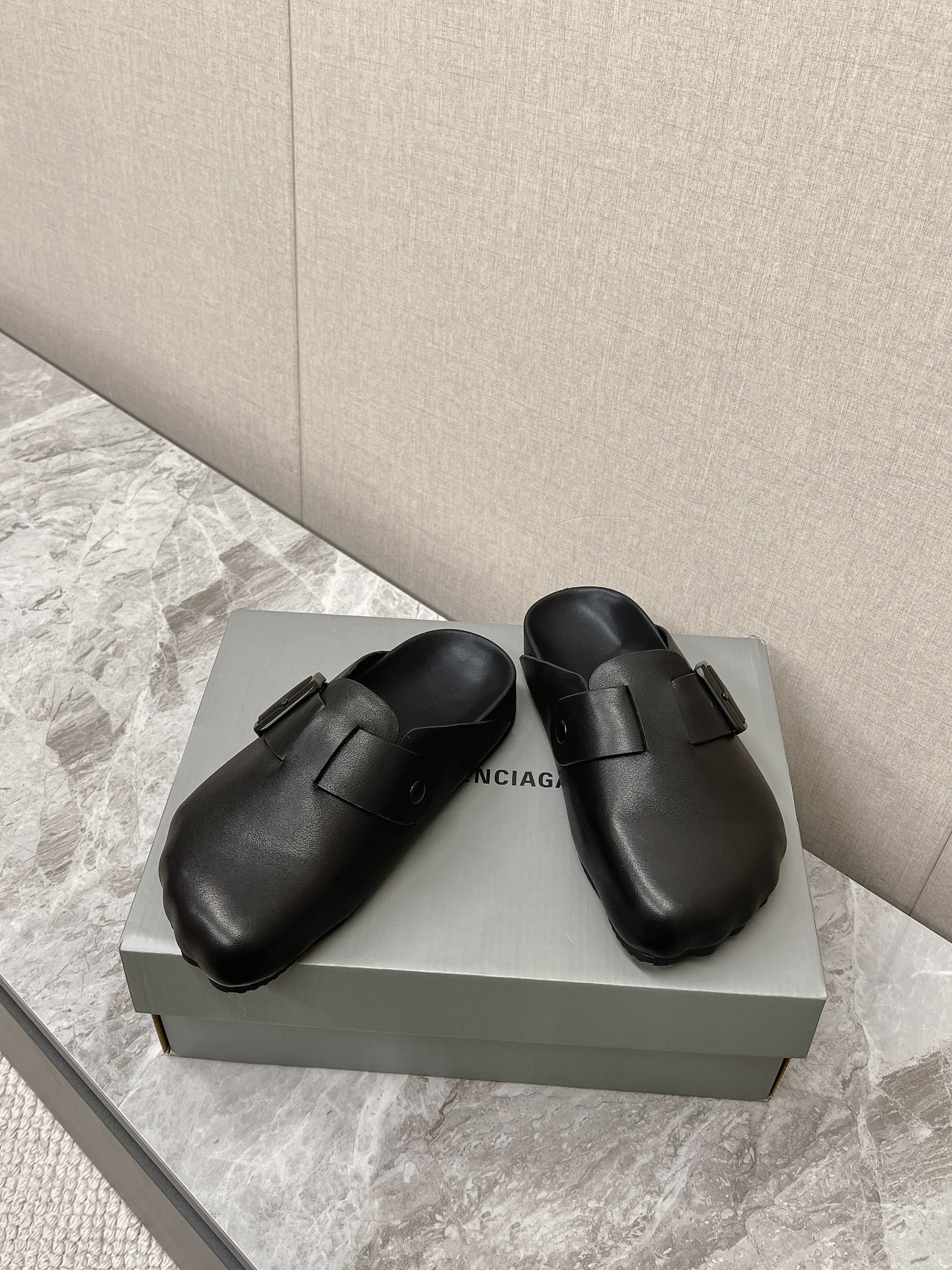 발렌시아가 선데이 샌들