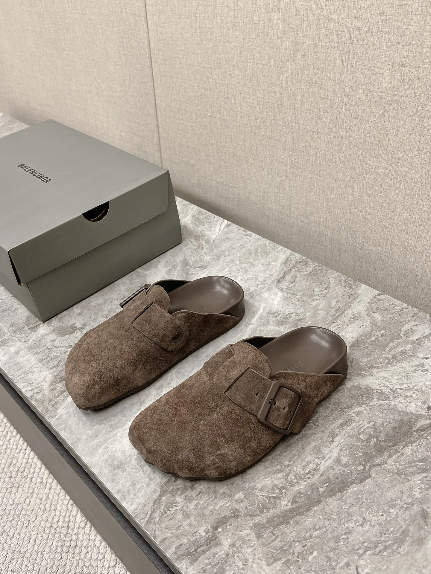 발렌시아가 선데이 샌들