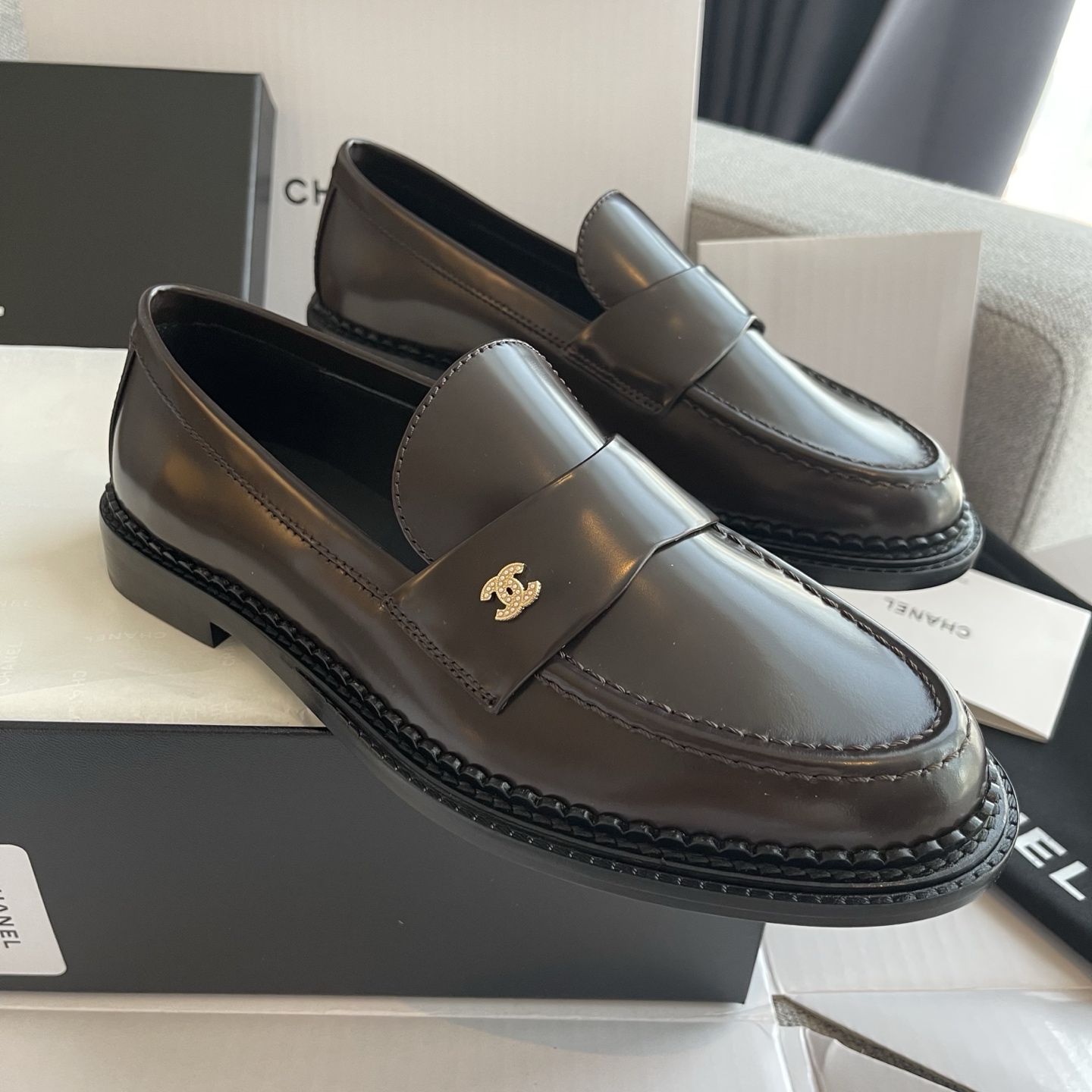 샤* 26C CC 로고 로퍼