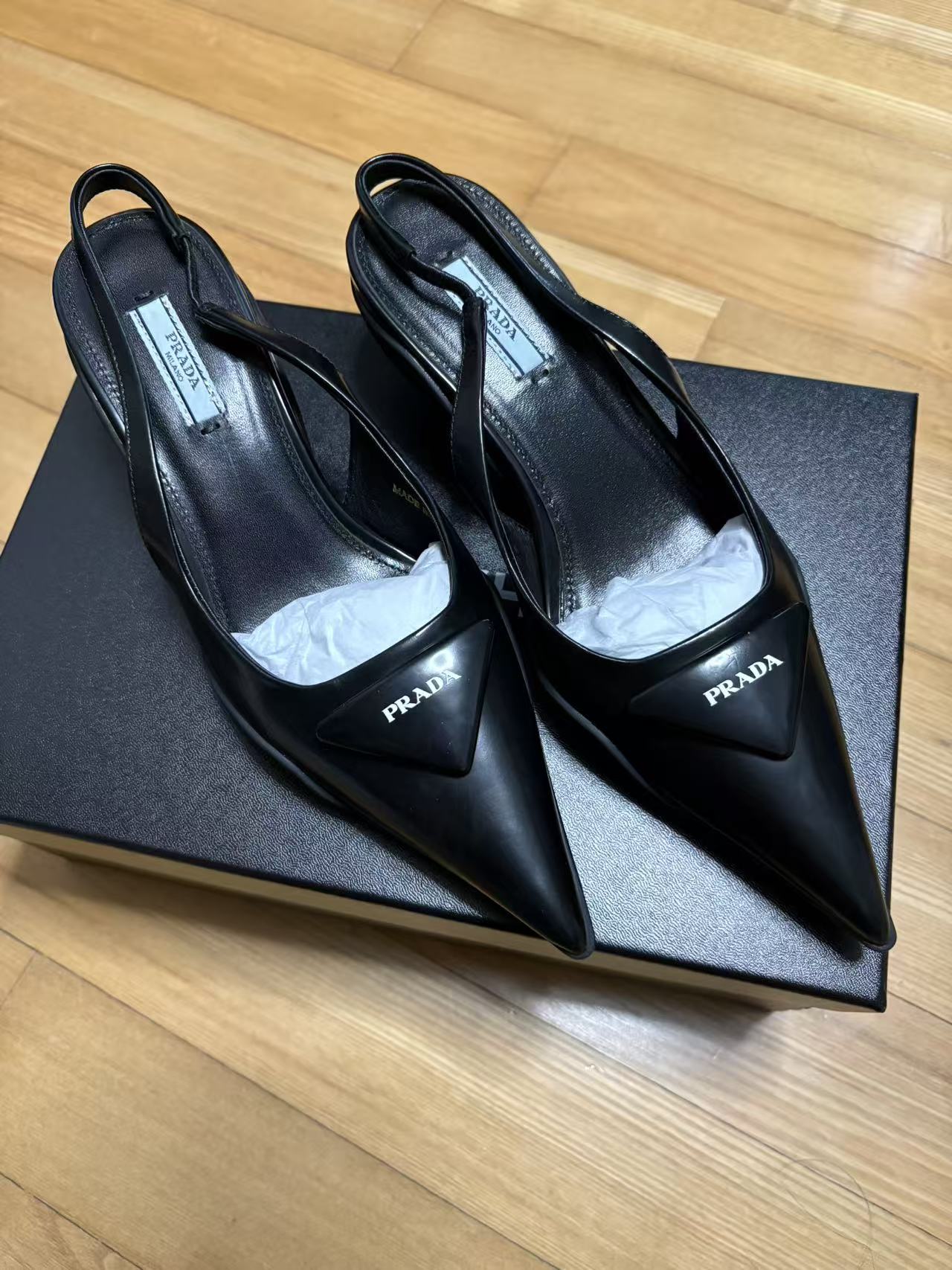 프라다  신상 슬링 백  245