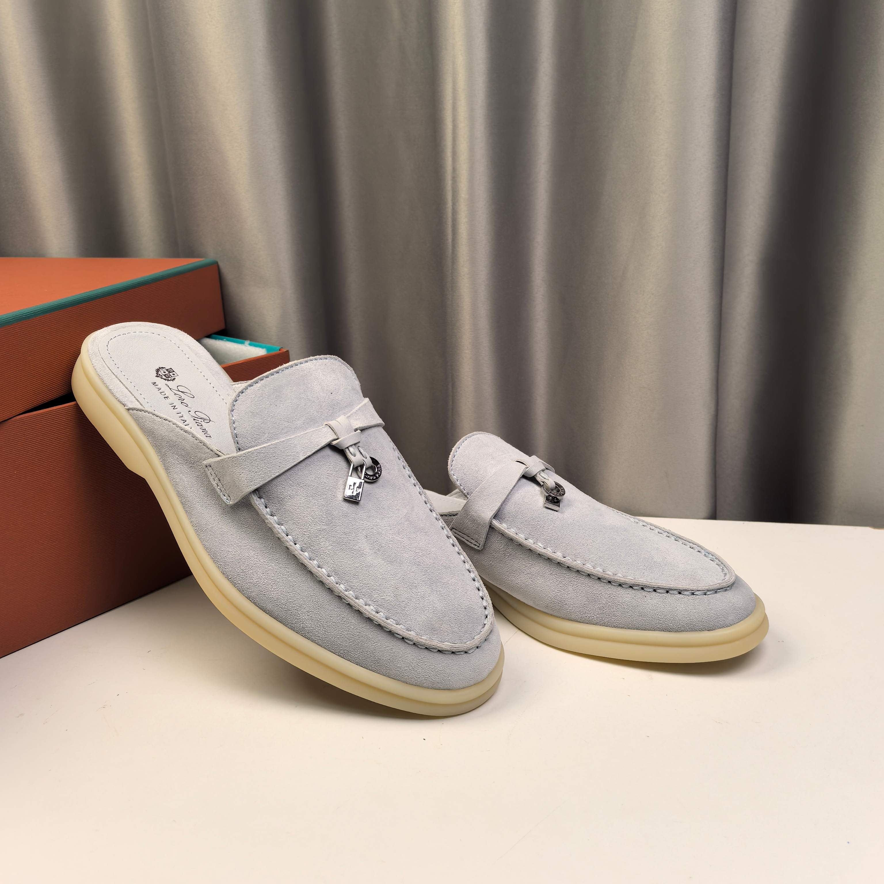 로로피아나 참스 워크 바부슈