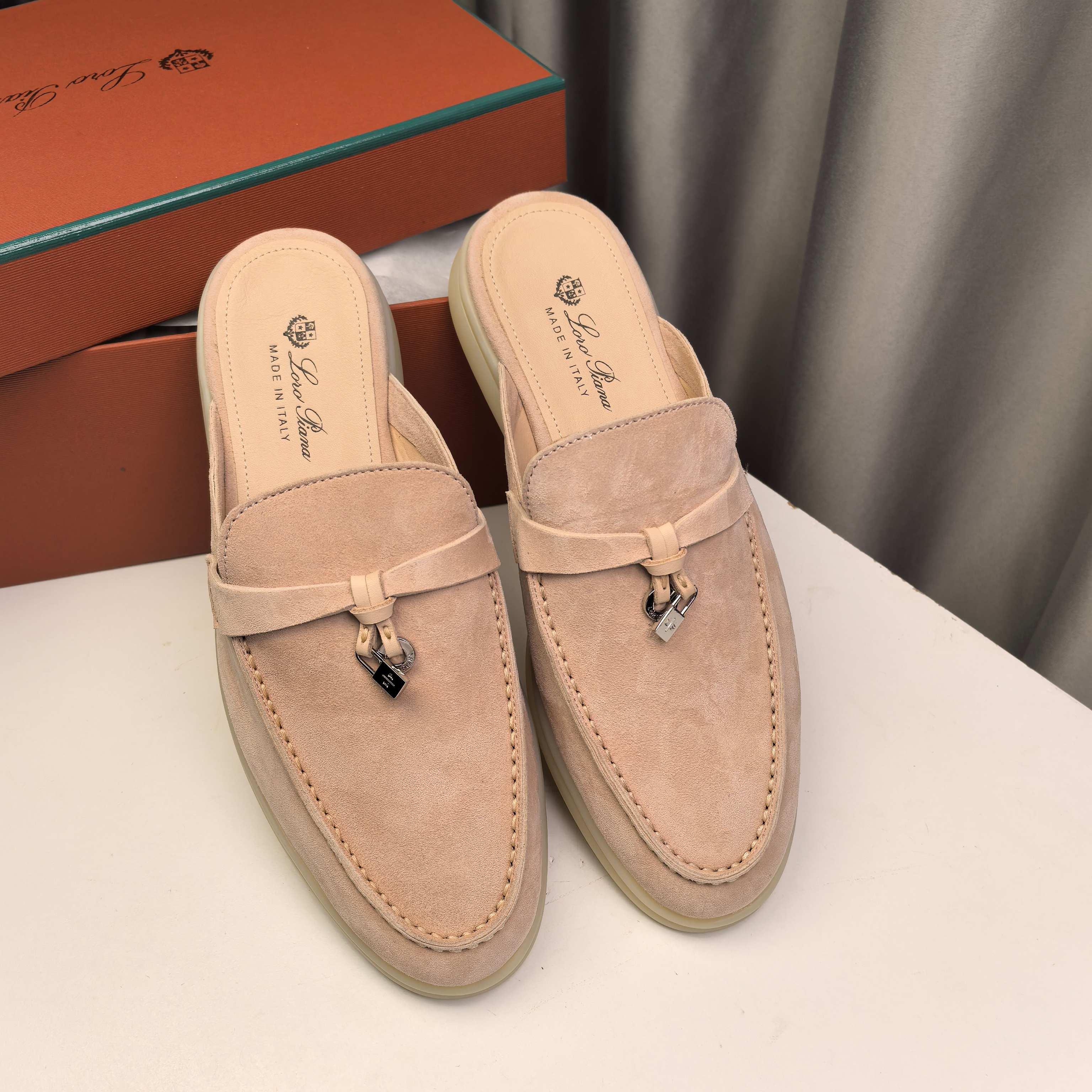 로로피아나 참스 워크 바부슈