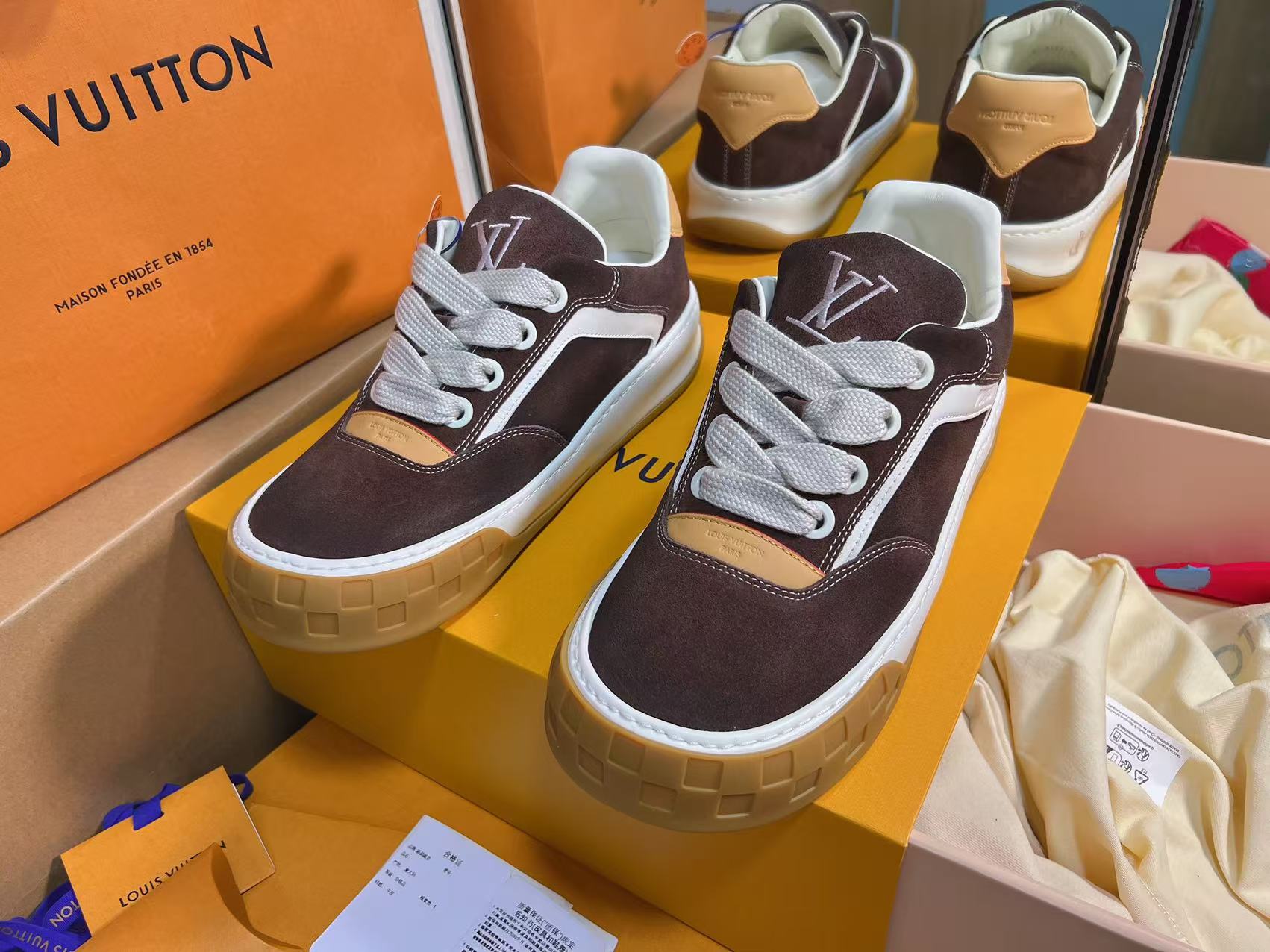 루이비통 LV 틸티드 스니커즈