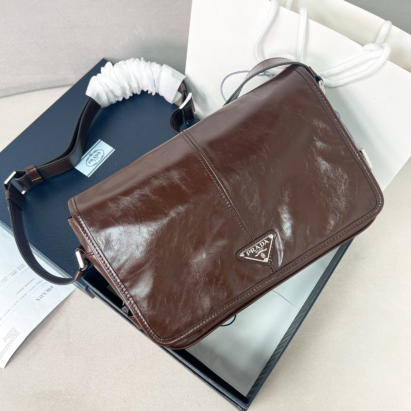 프라다 삼각 로고 크로스바디 백 2VD073  30*20*11cm