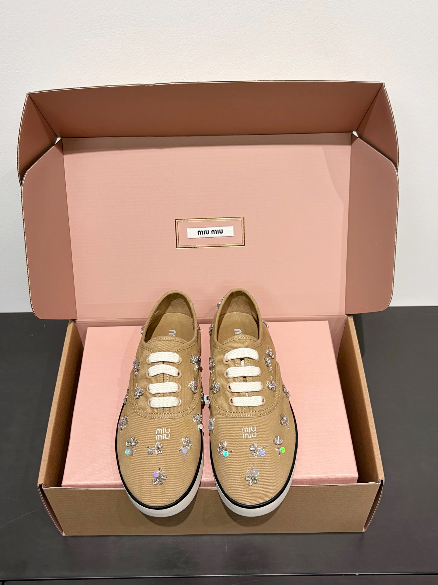 미우미우 Crystal Embellished Low Top Canvas  스니커즈