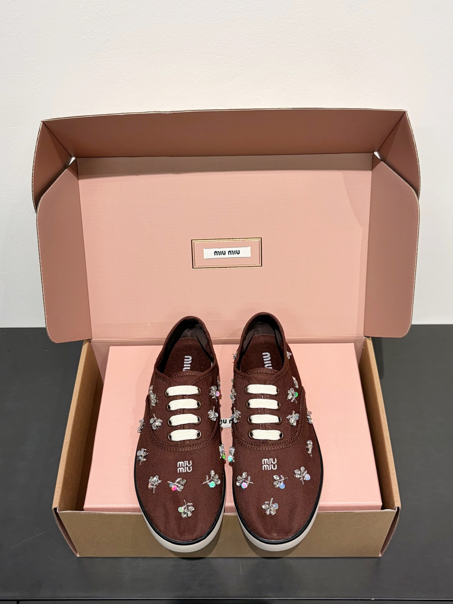 미우미우 Crystal Embellished Low Top Canvas  스니커즈