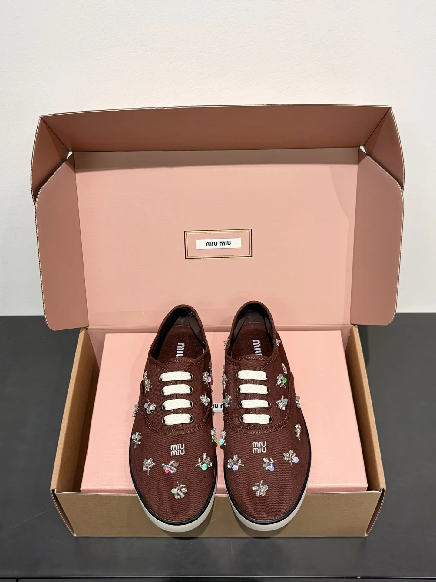 미우미우 Crystal Embellished Low Top Canvas  스니커즈