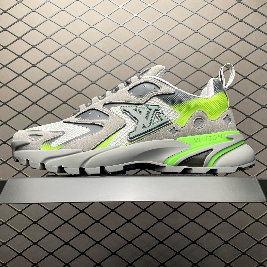 1AINV4 LV Runner Tatic Sneaker