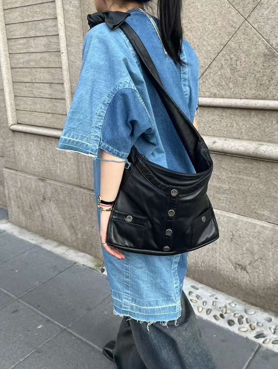 샤*  레더 크로스백 39X31cm