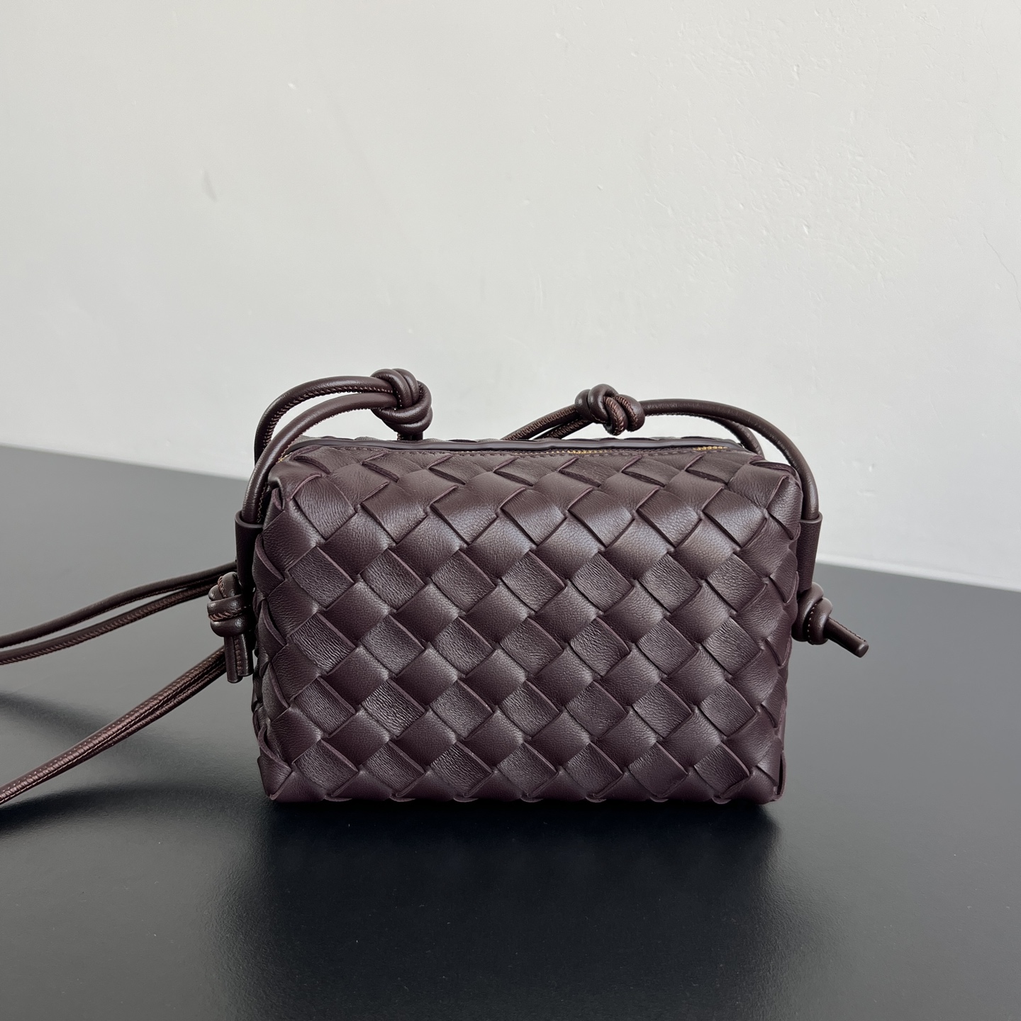 보테가베네타 미니 루프 카메라백 723547