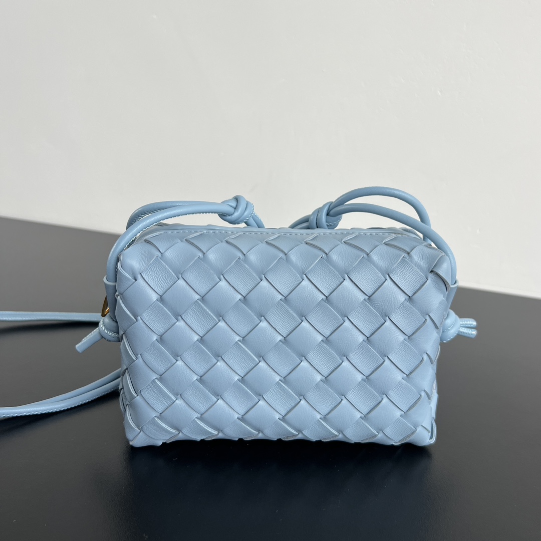 보테가베네타 미니 루프 카메라백 723547