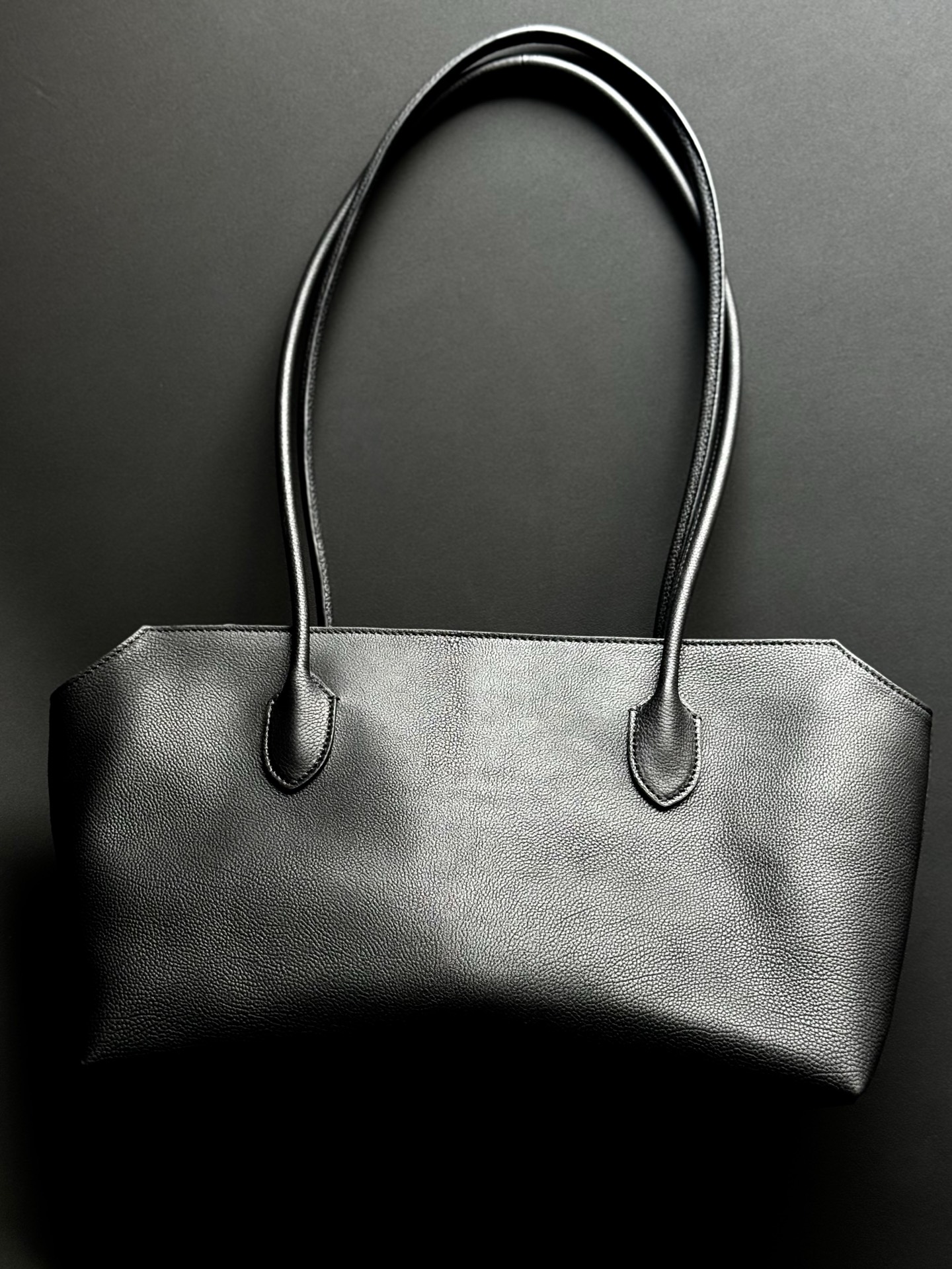 더 로우 테라스 백 레더 딥  32x19x22cm