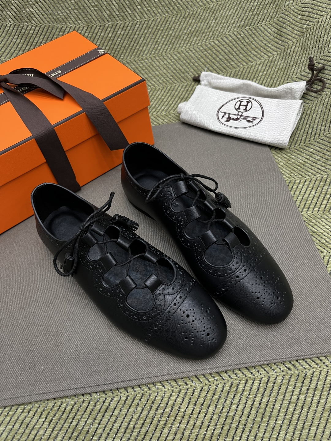 에르메스 2025 KHEA 펀칭 레이스업 데비/로퍼