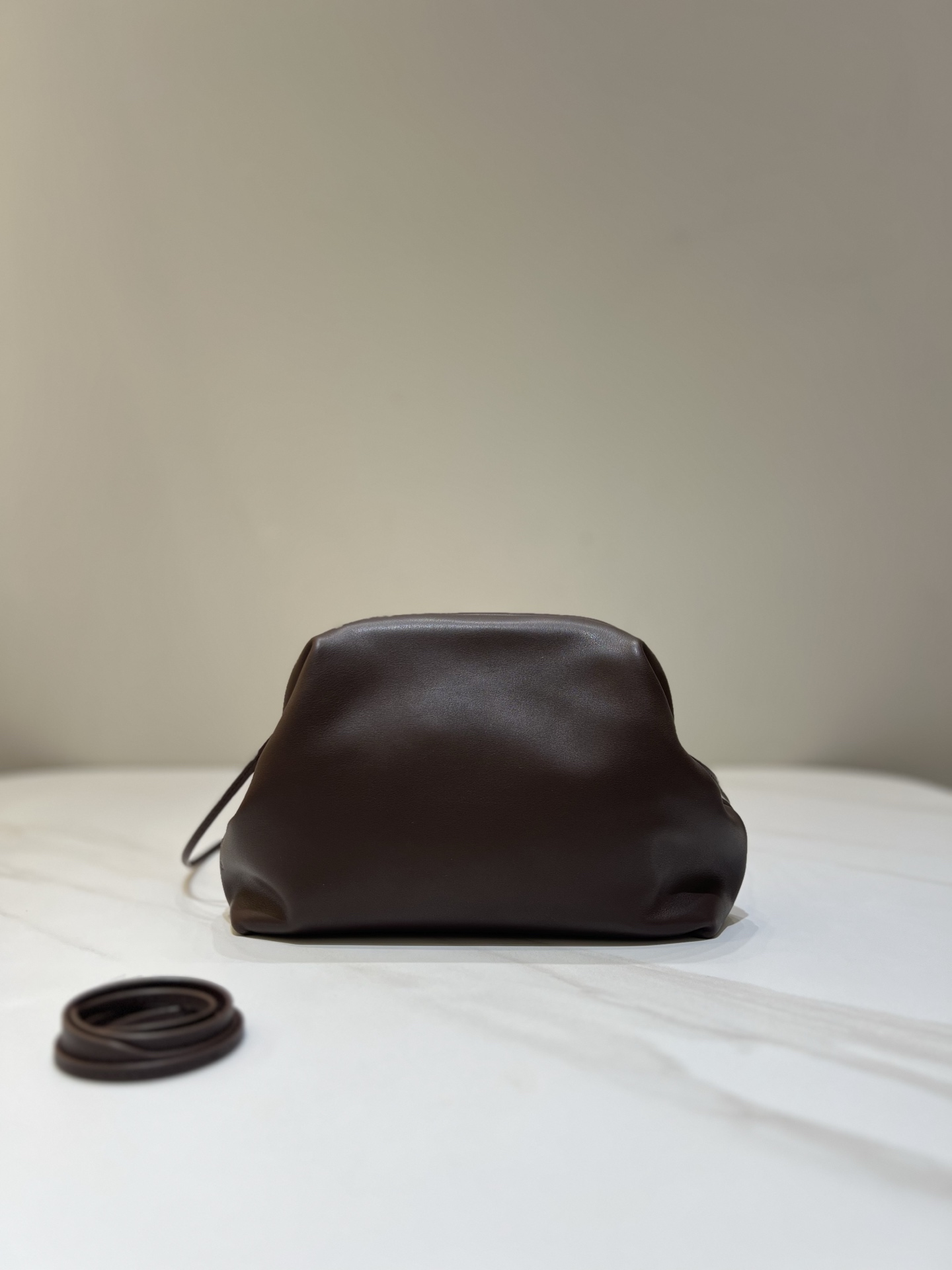 THE ROW 미라 레더 클러치 25*8*17