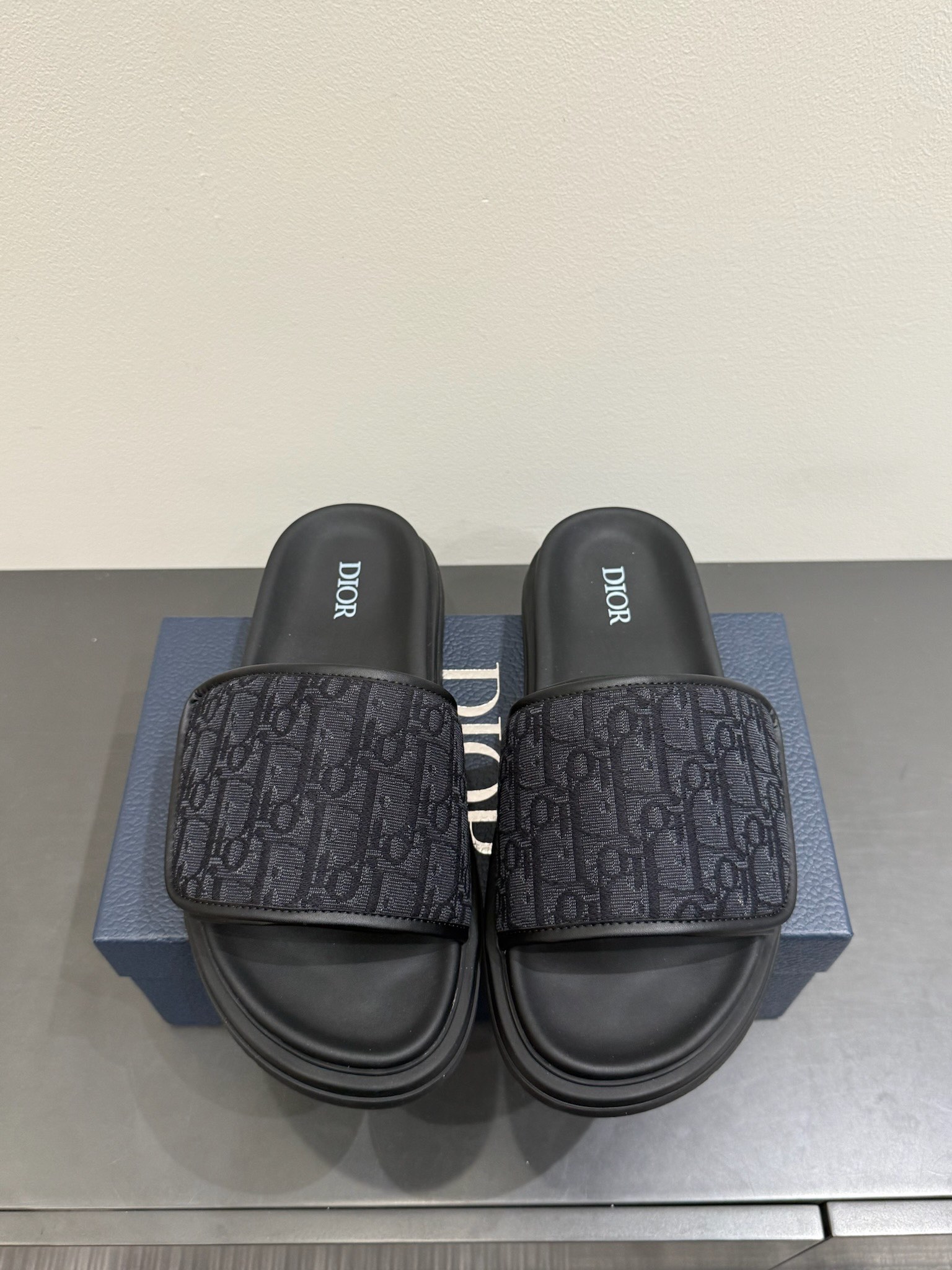 디올 알리아스 샌들