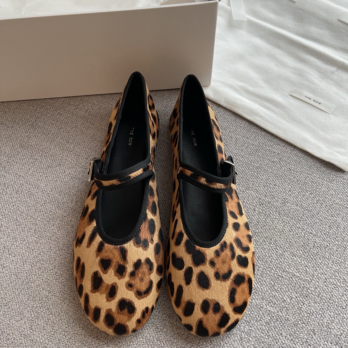 THE ROW   니나 여성 발레리나