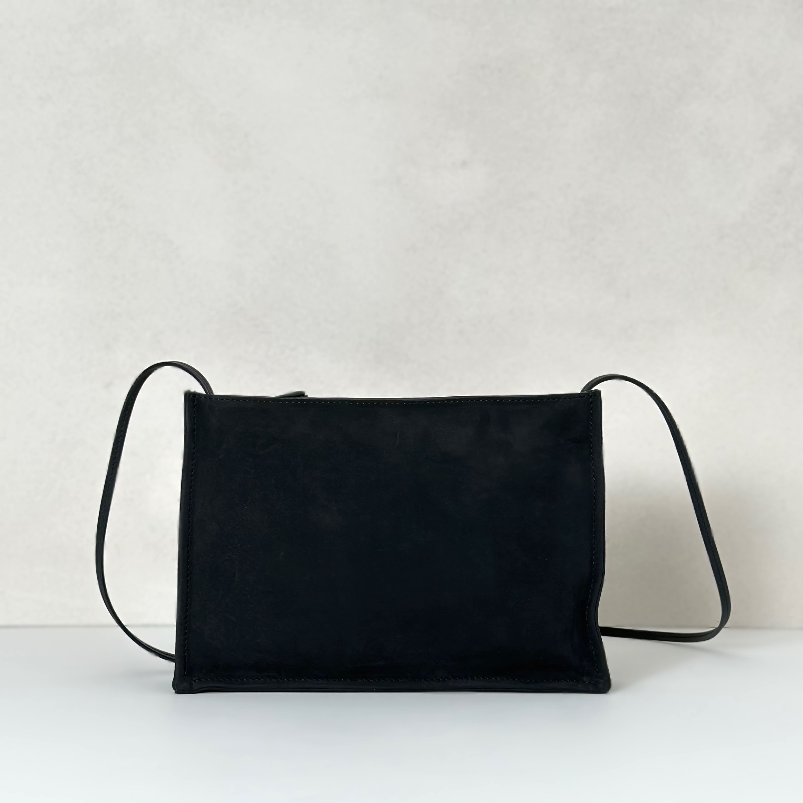 더로우 크로스백  스웨이드 23.5cmX16cmX5.5cm