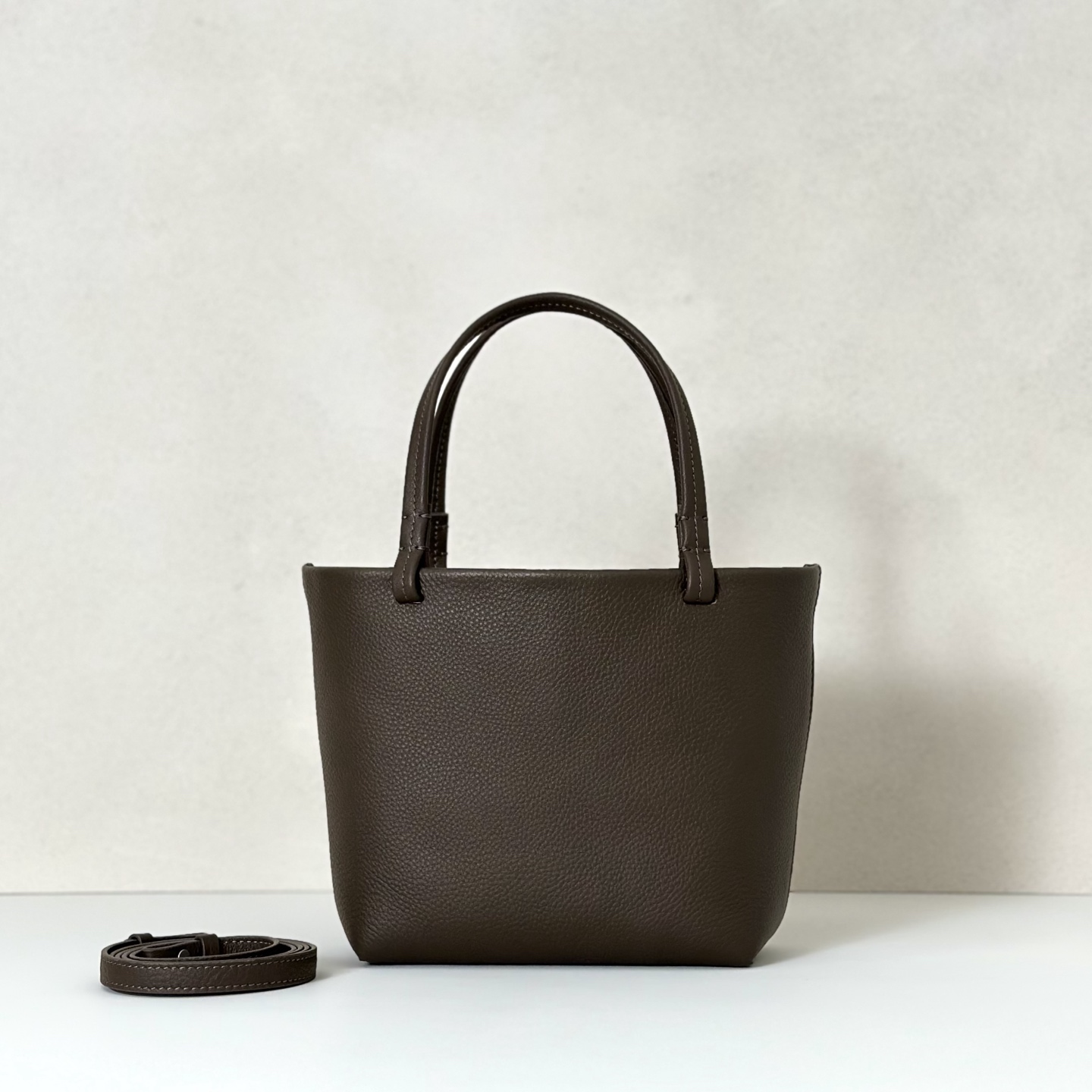 더 로우 스몰 파크 토트백  19X17X9cm